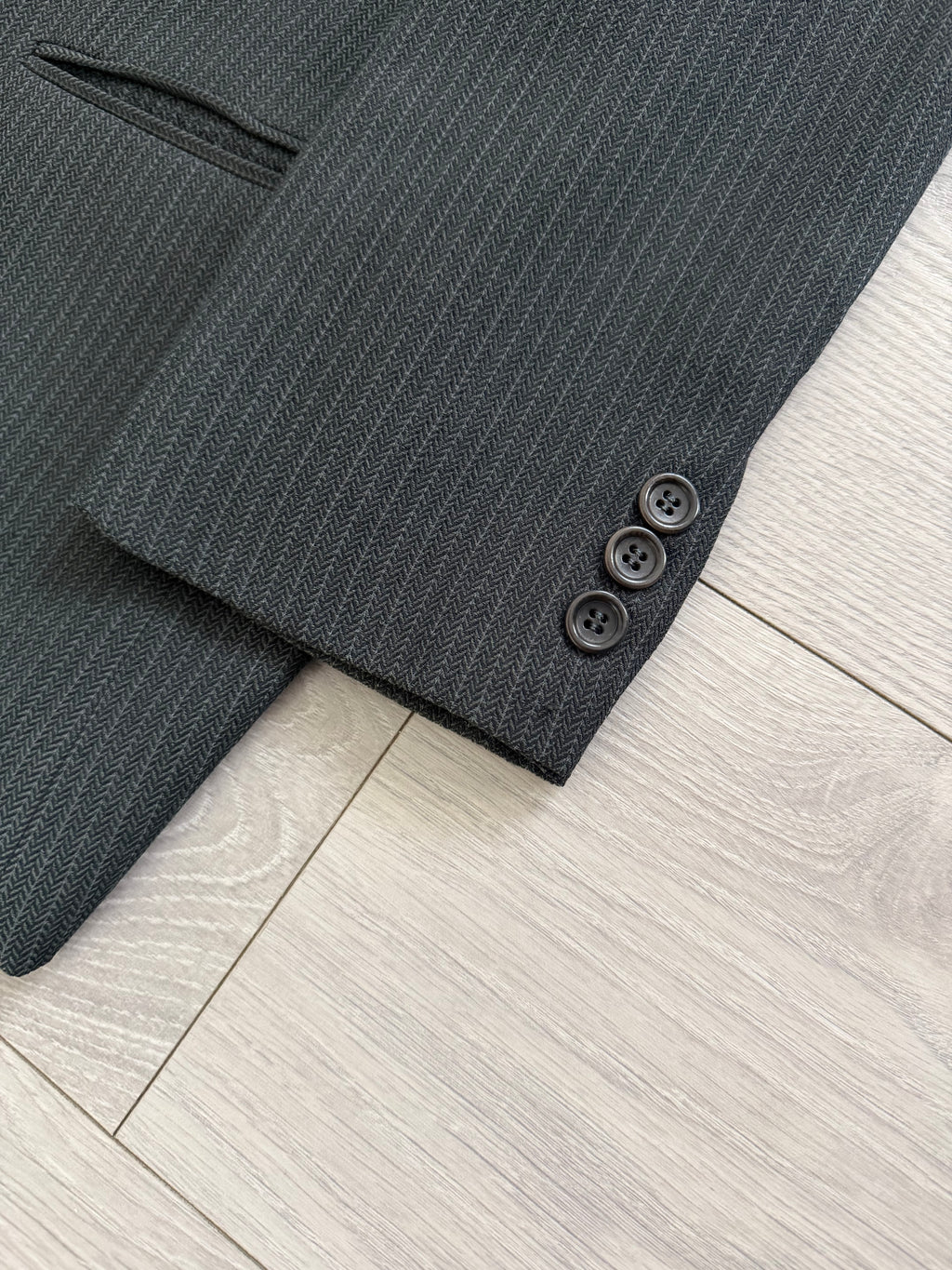 Armani 1990s Peaked Lapel Double Breasted Textured Wool Suit Green Gray - Size M Jacket / 33" Waist