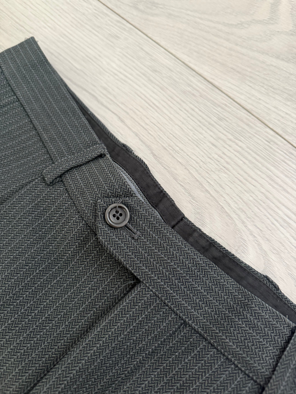 Armani 1990s Peaked Lapel Double Breasted Textured Wool Suit Green Gray - Size M Jacket / 33" Waist
