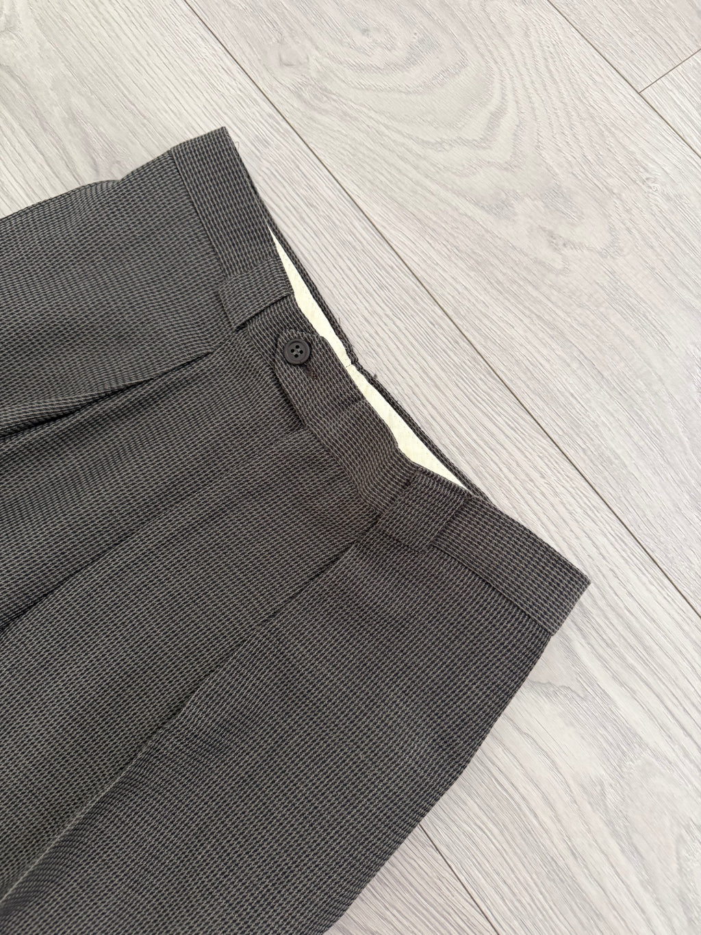 Giorgio Armani 1980s Peaked Lapel Double Breasted Textured Wool Suit Taupe Espresso Grey - Size M Jacket / 30" Waist