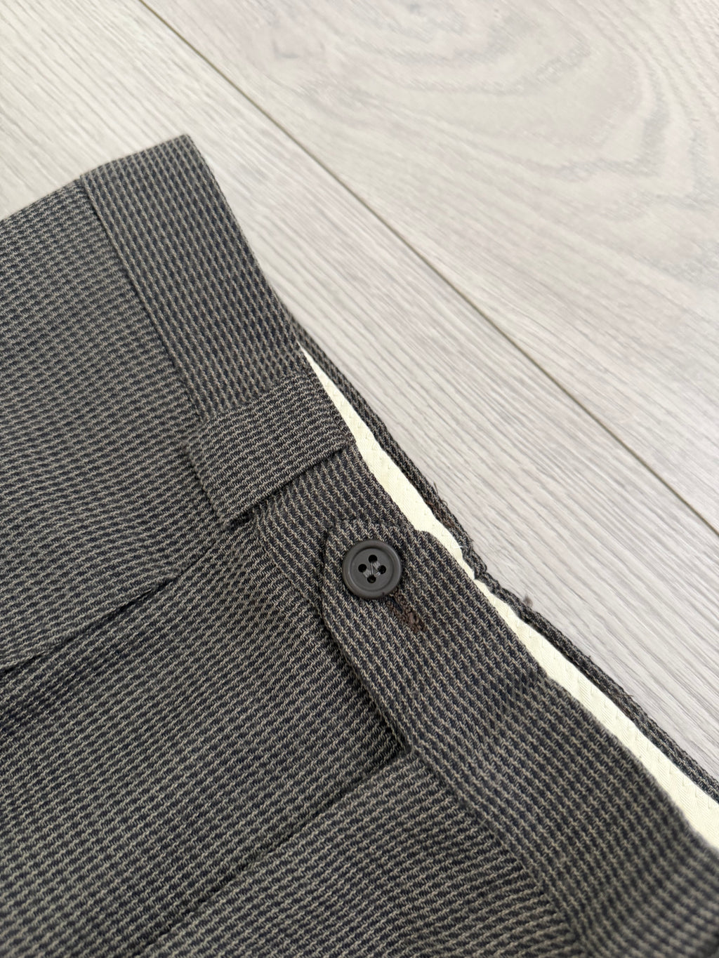 Giorgio Armani 1980s Peaked Lapel Double Breasted Textured Wool Suit Taupe Espresso Grey - Size M Jacket / 30" Waist