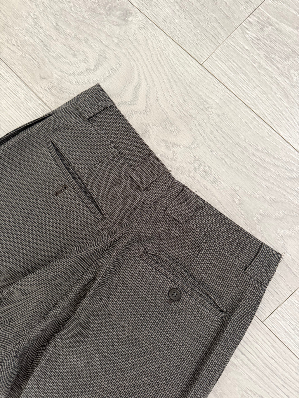 Giorgio Armani 1980s Peaked Lapel Double Breasted Textured Wool Suit Taupe Espresso Grey - Size M Jacket / 30" Waist