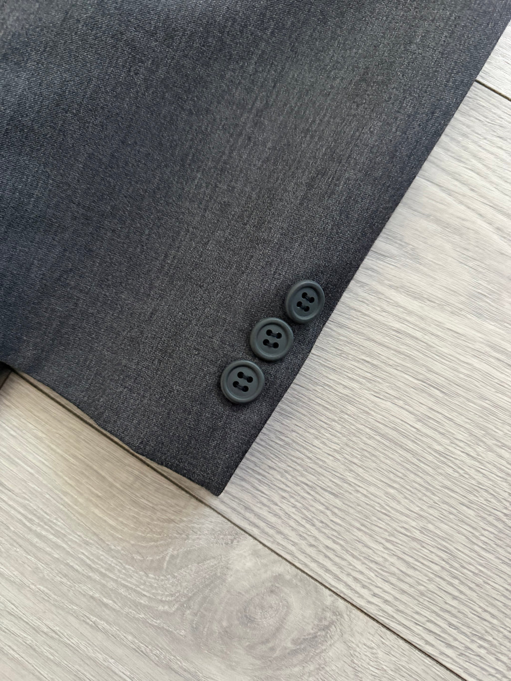 Giorgio Armani 1980s Peaked Lapel Double Breasted Wool Pleated Suit Grey - Size M Jacket / 32" Waist