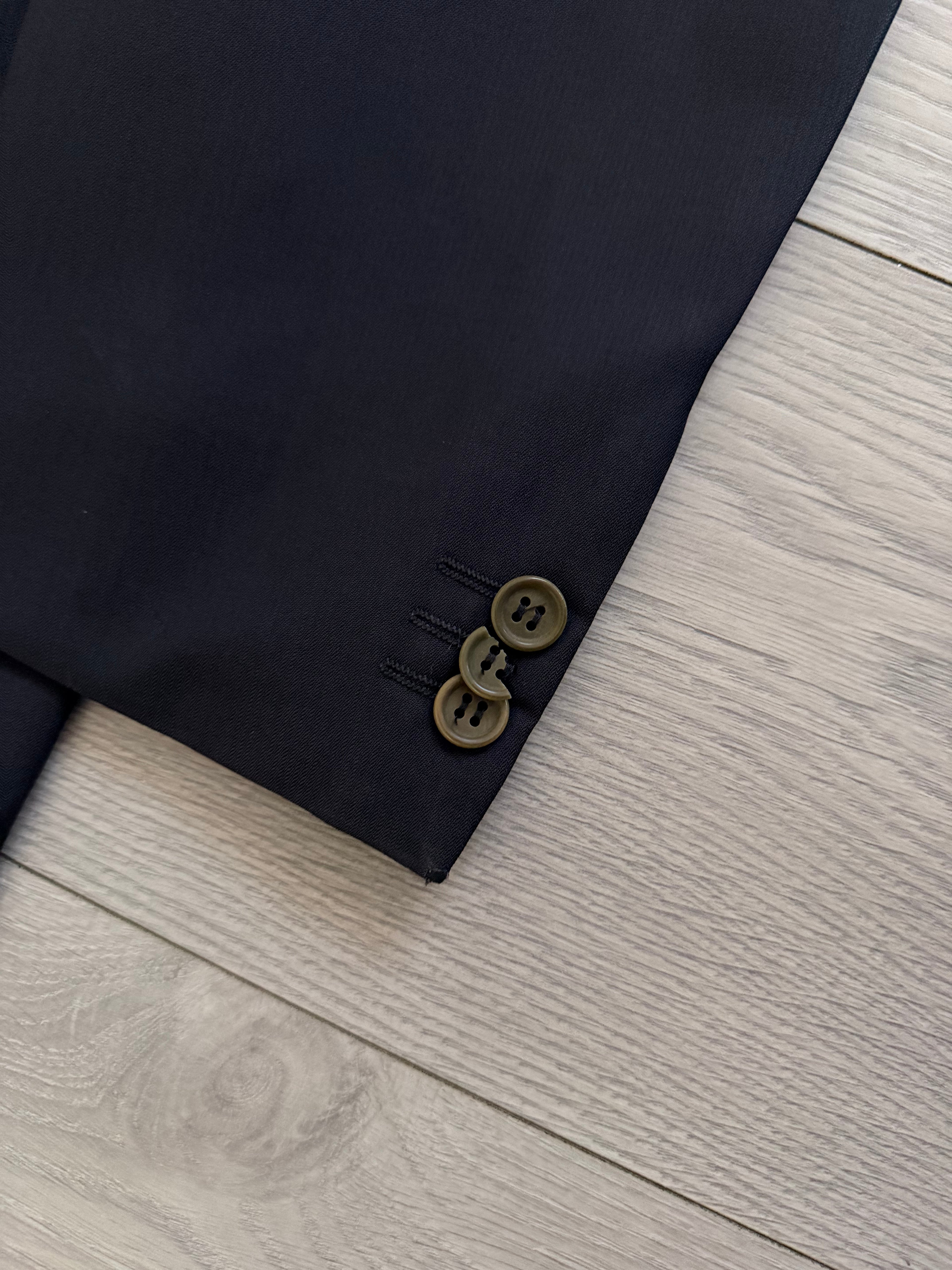 Giorgio Armani Black Label 1990s 2B Pleated Navy Wool Silk Suit - Size L Jacket / 34" Waist