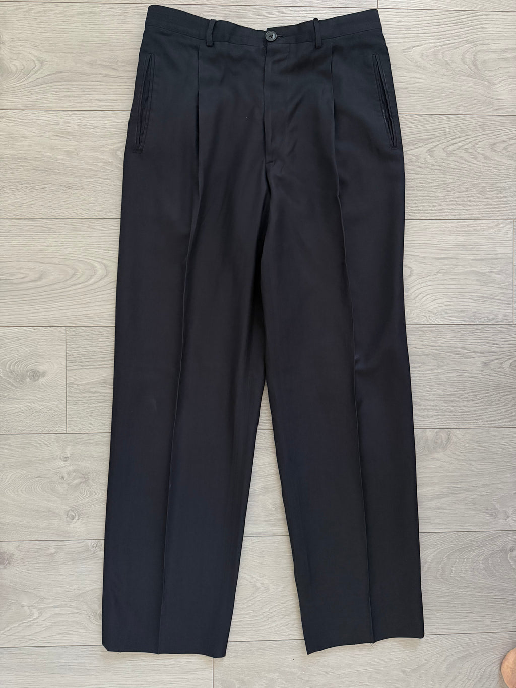 Giorgio Armani Black Label 1990s 2B Pleated Navy Wool Silk Suit - Size L Jacket / 34" Waist