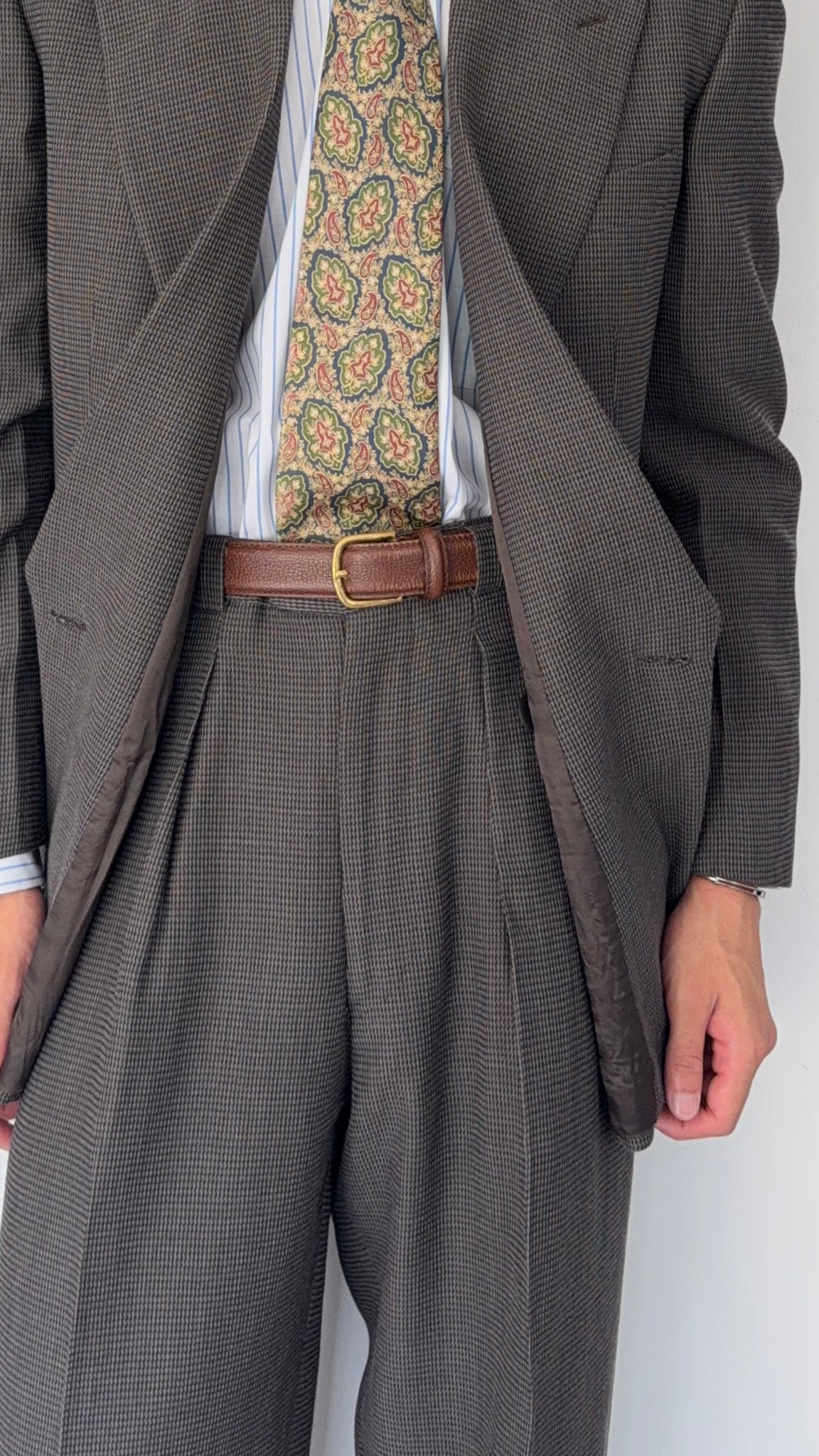 Giorgio Armani 1980s Peaked Lapel Double Breasted Textured Wool Suit Taupe Espresso Grey - Size M Jacket / 30" Waist