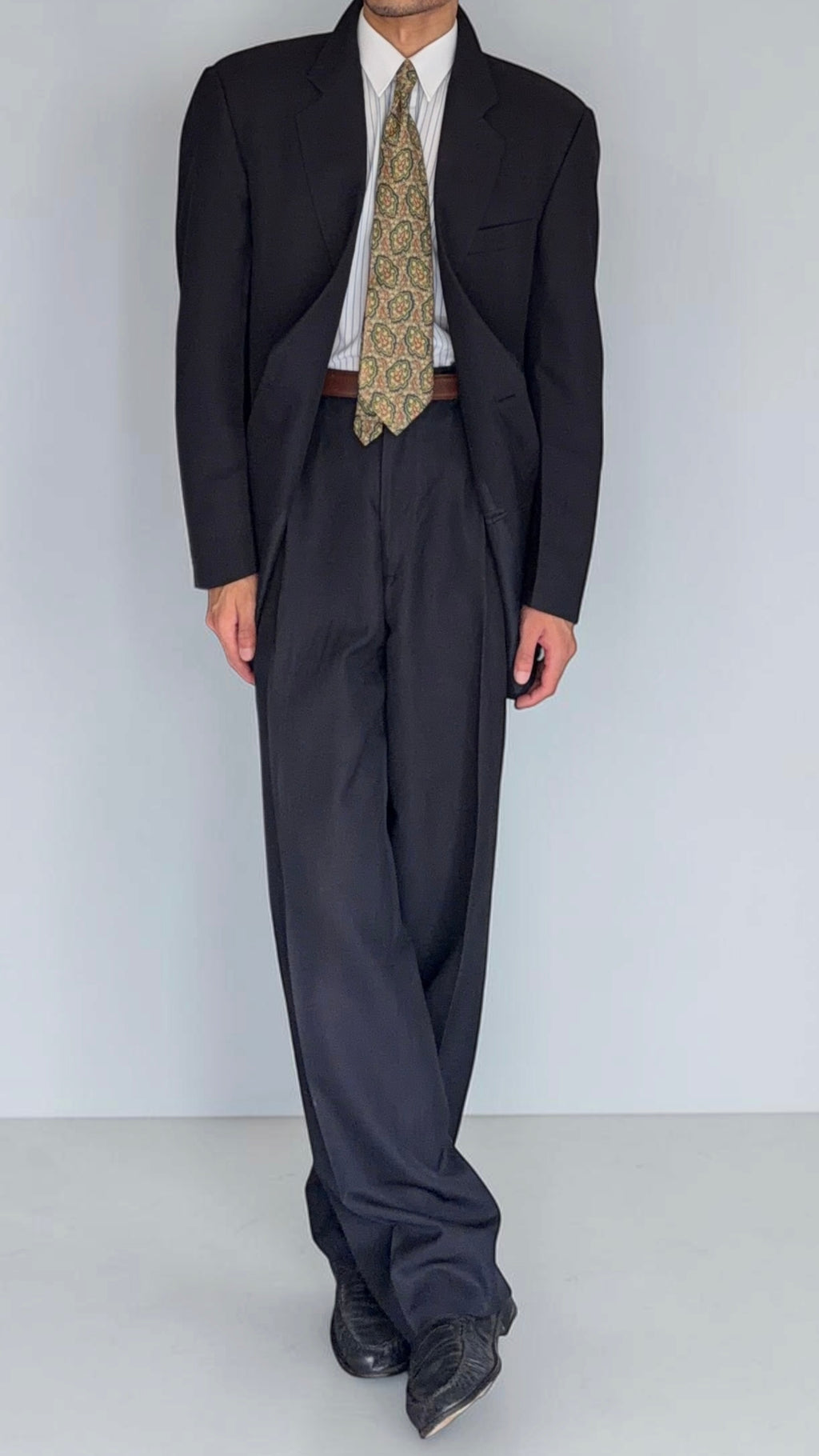 Giorgio Armani Black Label 1990s 2B Pleated Navy Wool Silk Suit - Size L Jacket / 34" Waist
