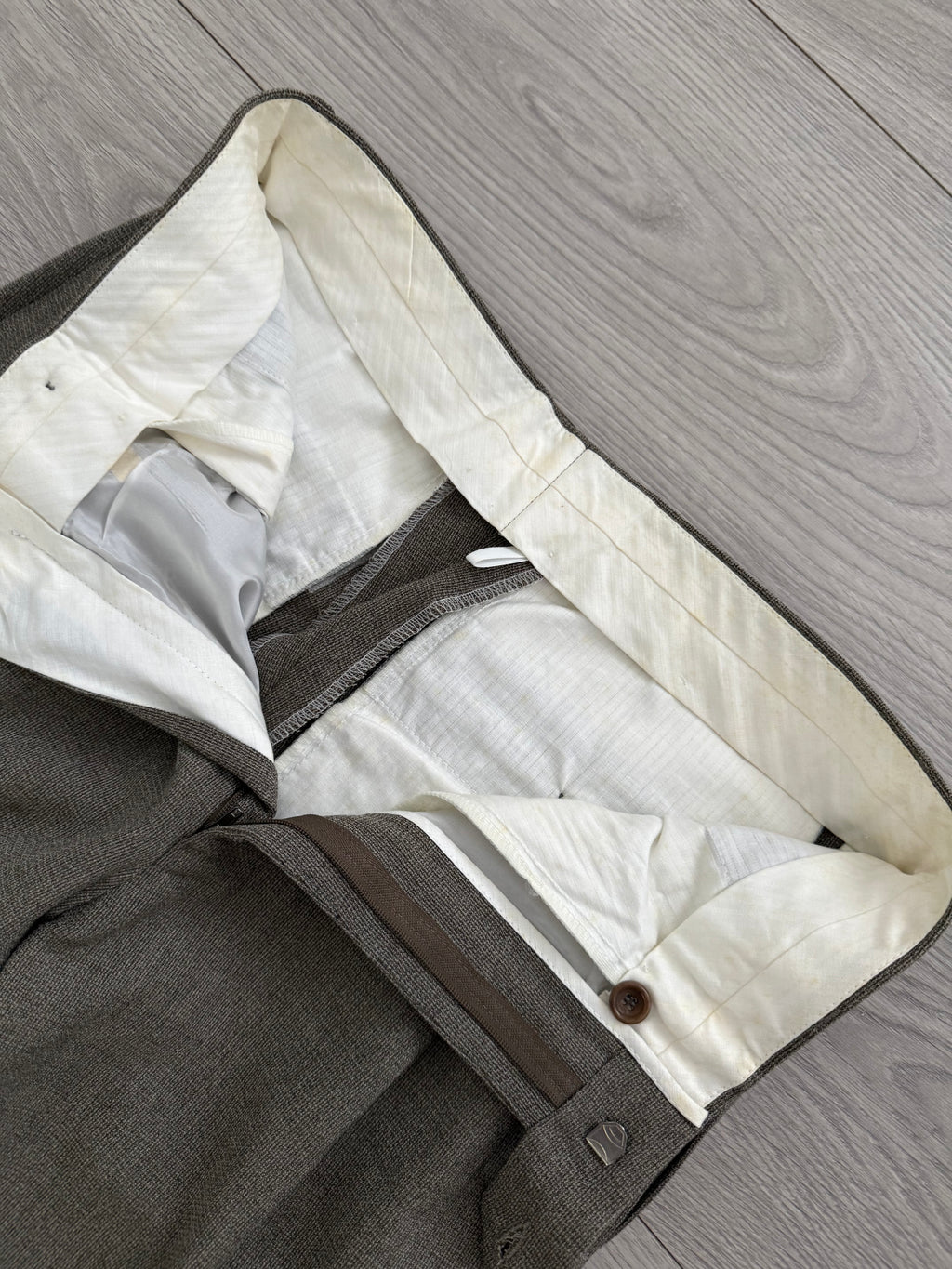 Hugo Boss 1980s Peaked Lapel Double Breasted Cerruti Fabric Wool Suit Taupe Beige - Size S Jacket / 30" Waist
