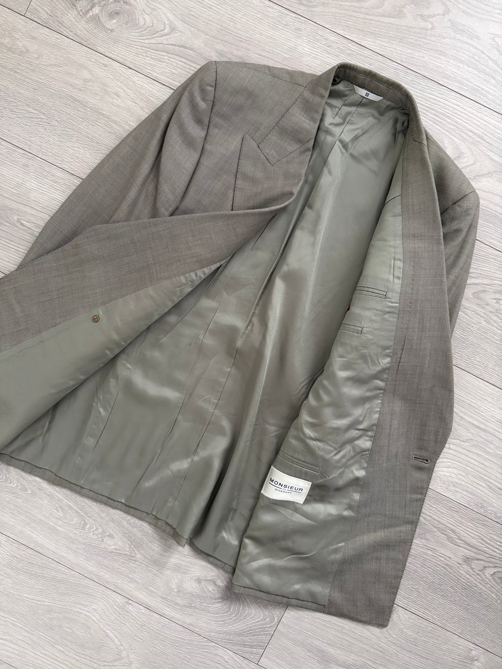 Givenchy 1980s Peaked Lapel Double Breasted Pleated Wool Suit Taupe Beige - Size M Jacket / 32" Waist