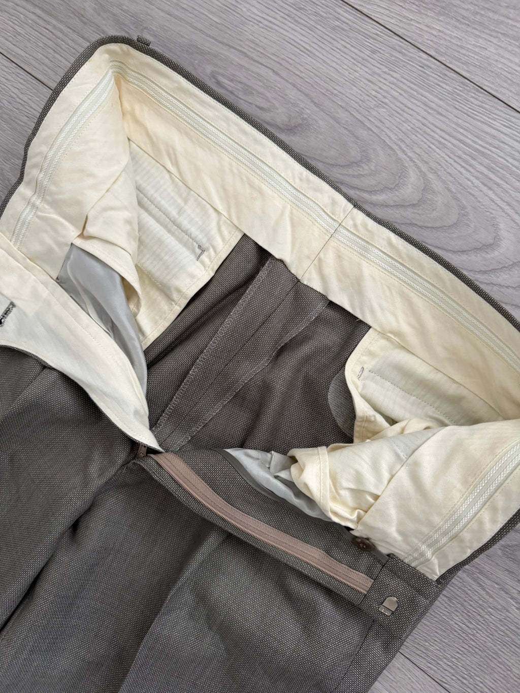 Givenchy 1980s Peaked Lapel Double Breasted Pleated Wool Suit Taupe Beige - Size M Jacket / 32" Waist