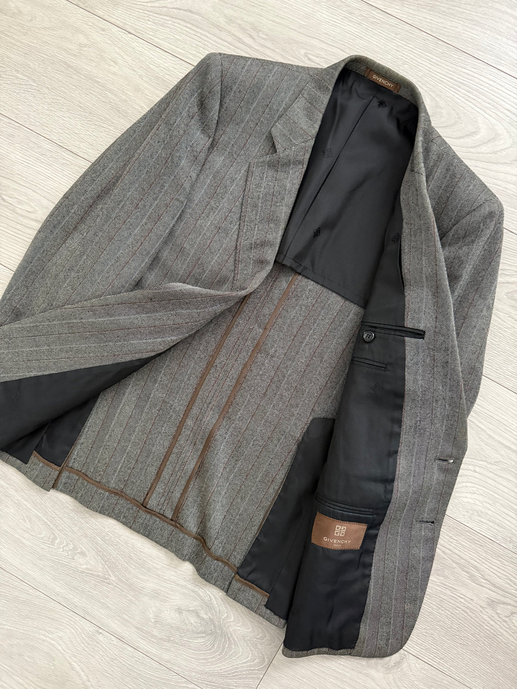 Givenchy 1980s 2B Textured Wool Striped Grey Suit - Size S Jacket / 32" Waist
