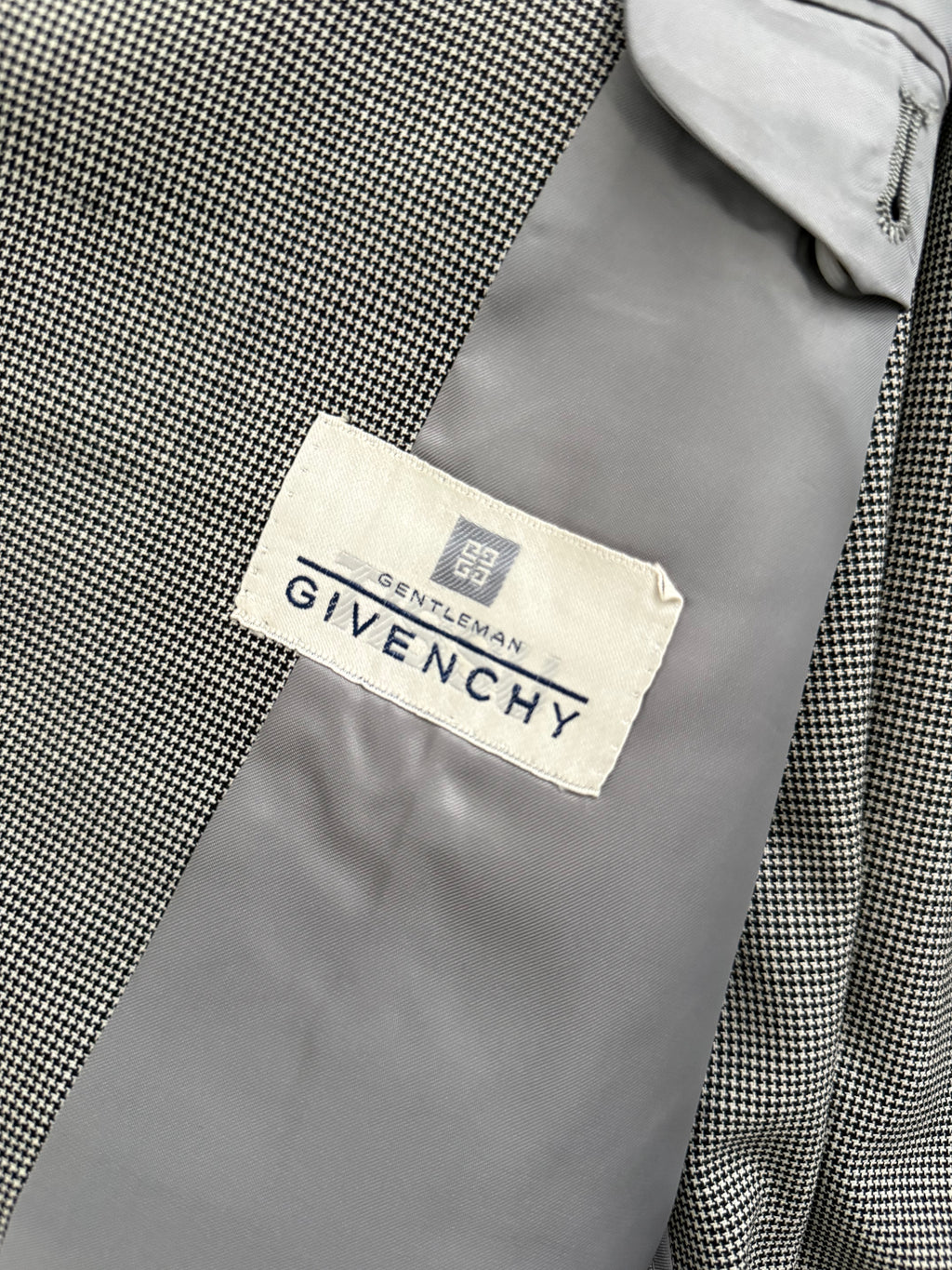 Givenchy 1980s 3B Pleated Wool Textured Grey Suit - Size XL Jacket / 35" Waist