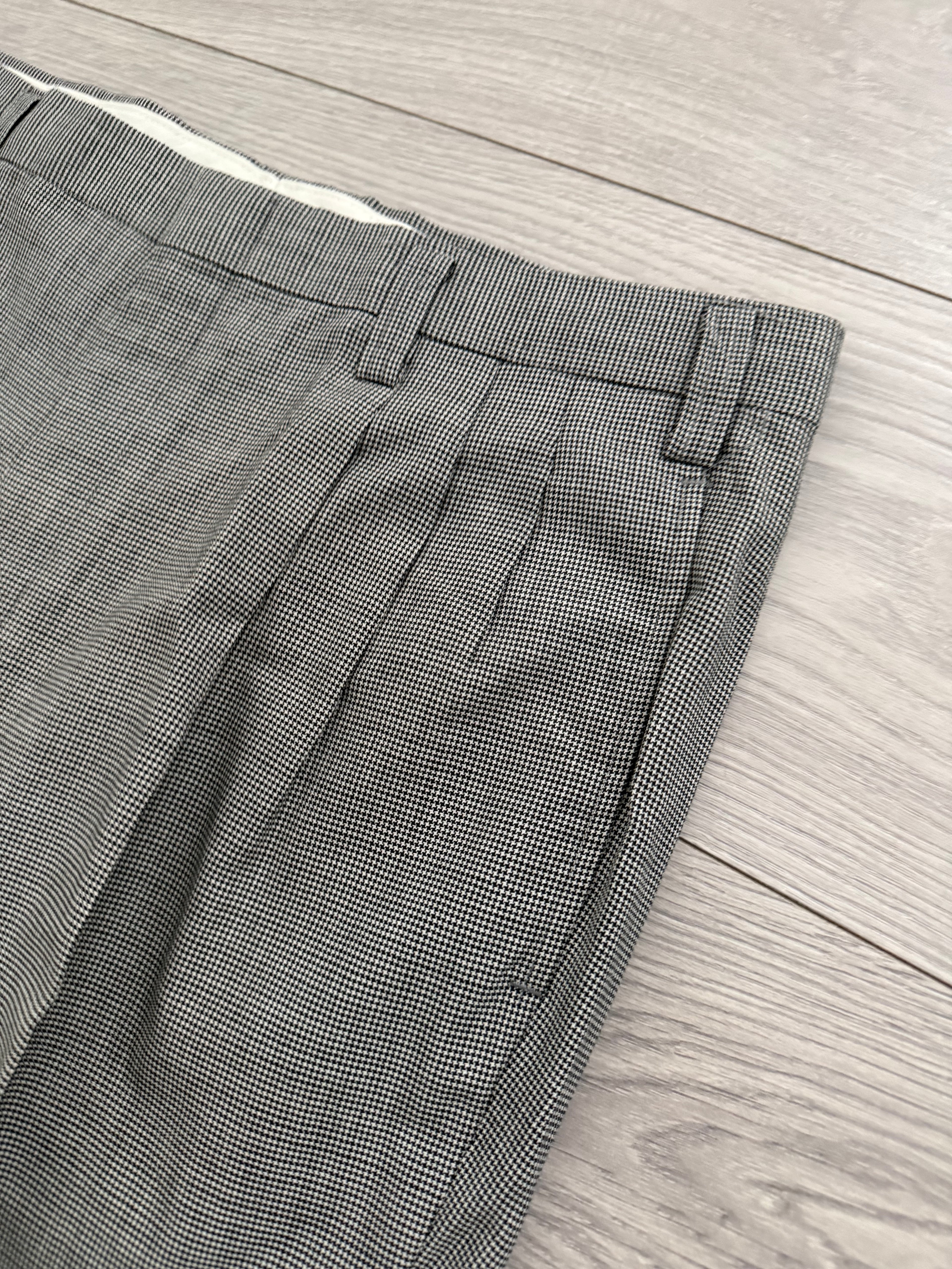 Givenchy 1980s 3B Pleated Wool Textured Grey Suit - Size XL Jacket / 35" Waist