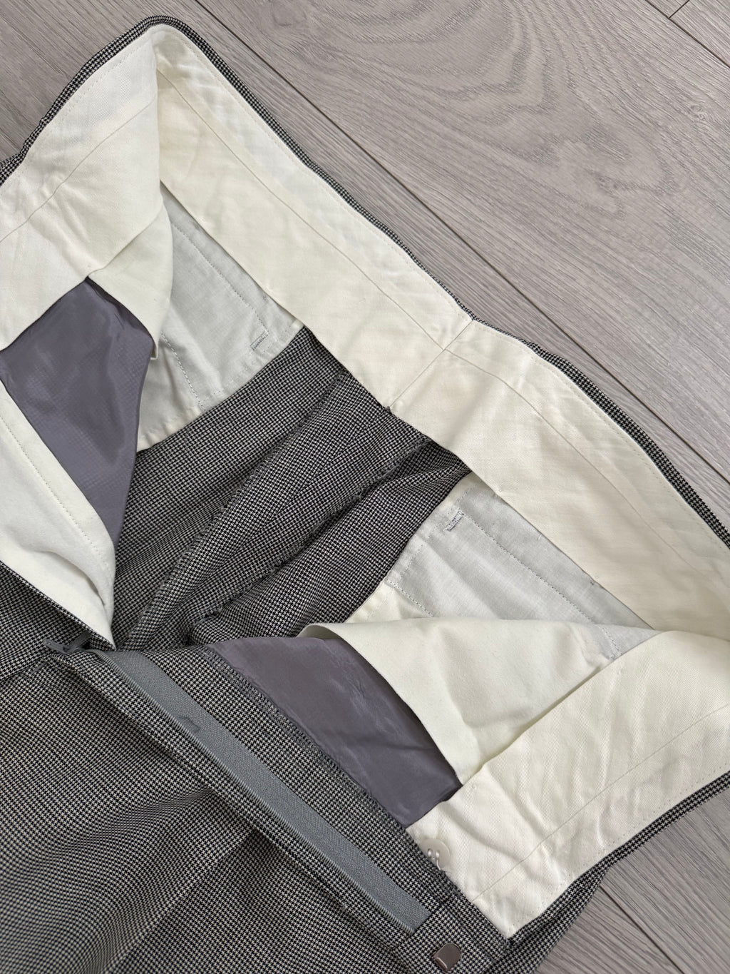 Givenchy 1980s 3B Pleated Wool Textured Grey Suit - Size XL Jacket / 35" Waist