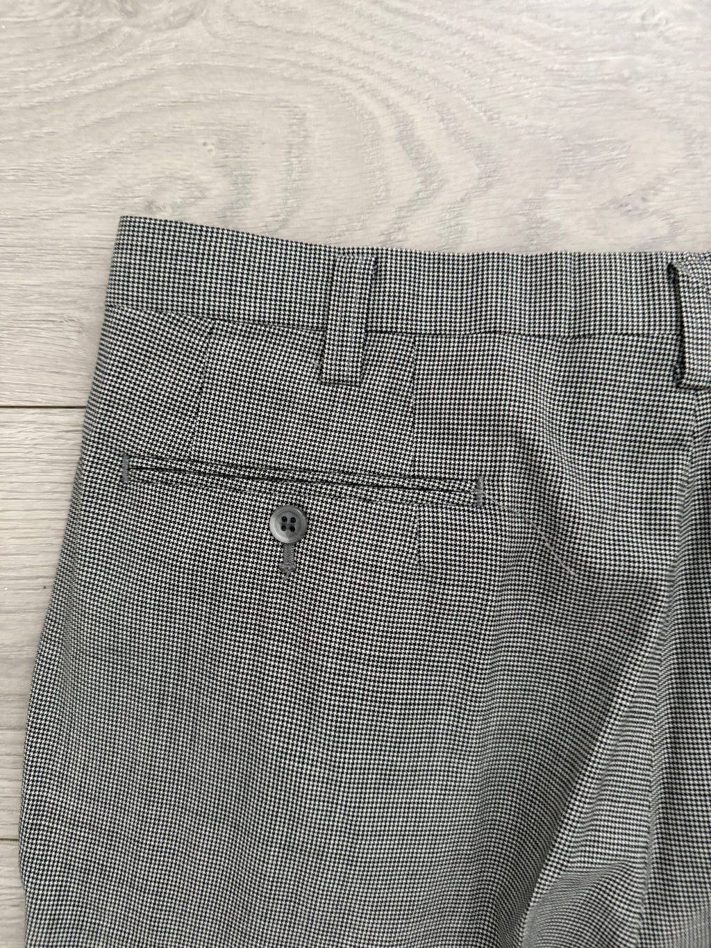 Givenchy 1980s 3B Pleated Wool Textured Grey Suit - Size XL Jacket / 35" Waist