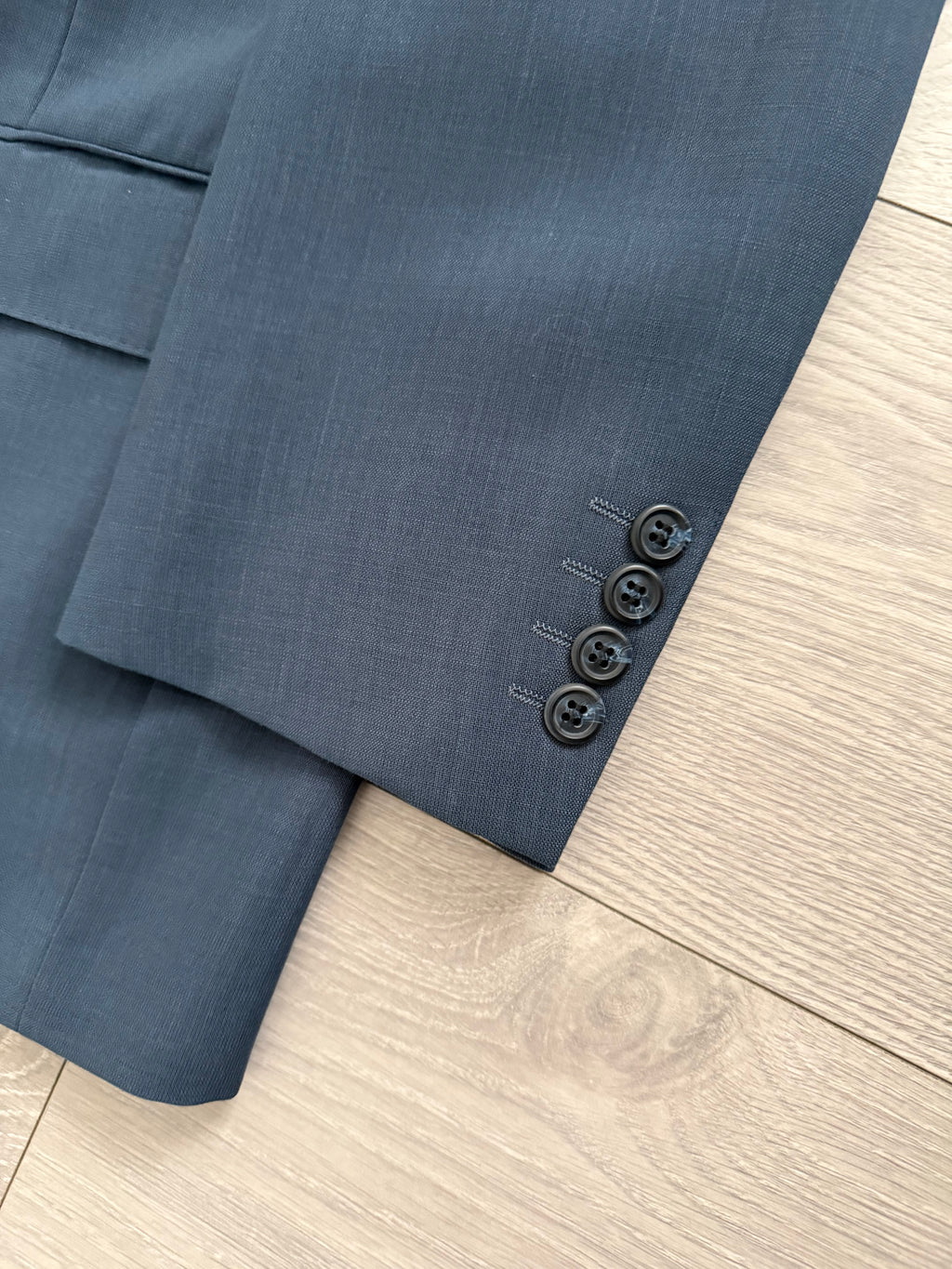Givenchy 1980s 2B Pleated Wool Textured Blue Lightweight Suit - Size L Jacket / 35" Waist