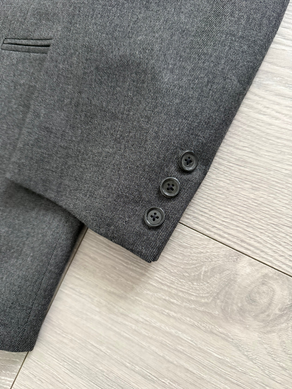 Givenchy 1980s 2B Pleated Wool Cerruti Fabric Grey Suit - Size S Jacket / 32" Waist