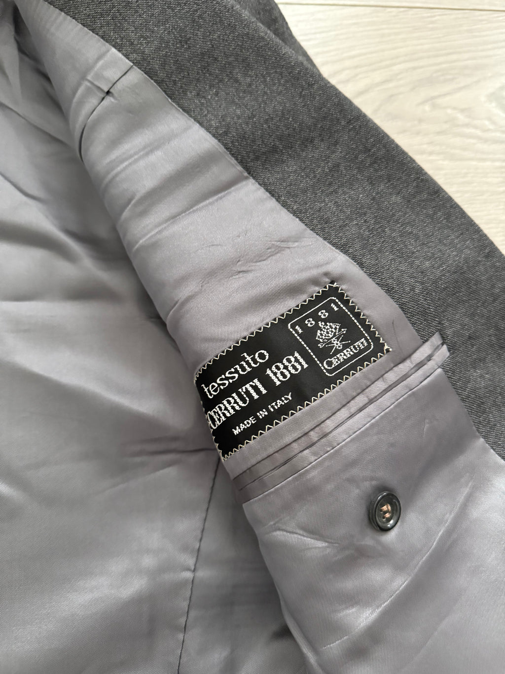 Givenchy 1980s 2B Pleated Wool Cerruti Fabric Grey Suit - Size S Jacket / 32" Waist