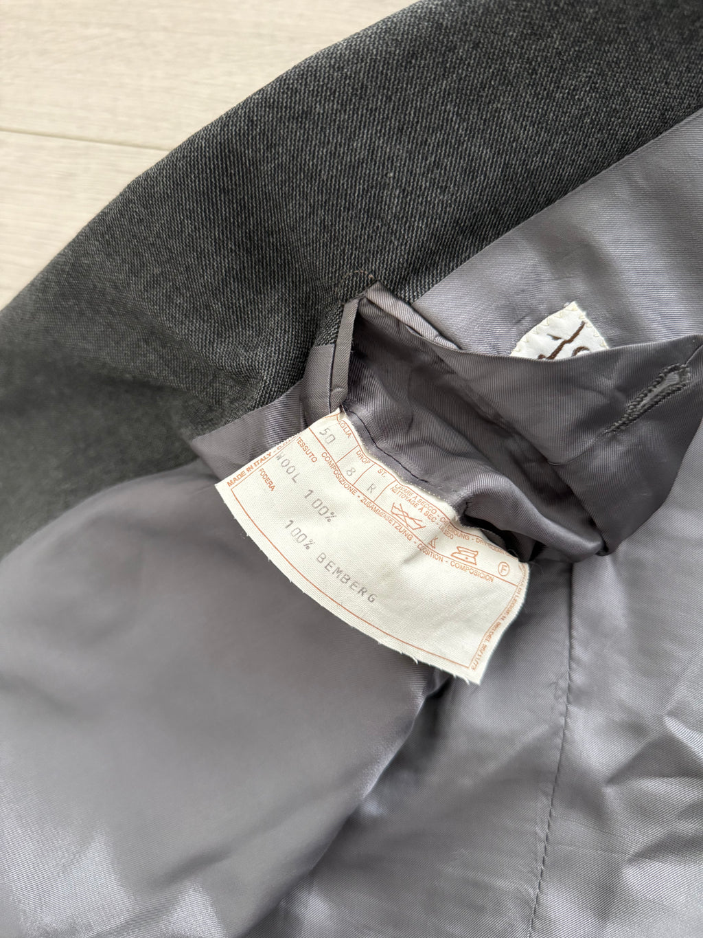 Givenchy 1980s 2B Pleated Wool Cerruti Fabric Grey Suit - Size S Jacket / 32" Waist