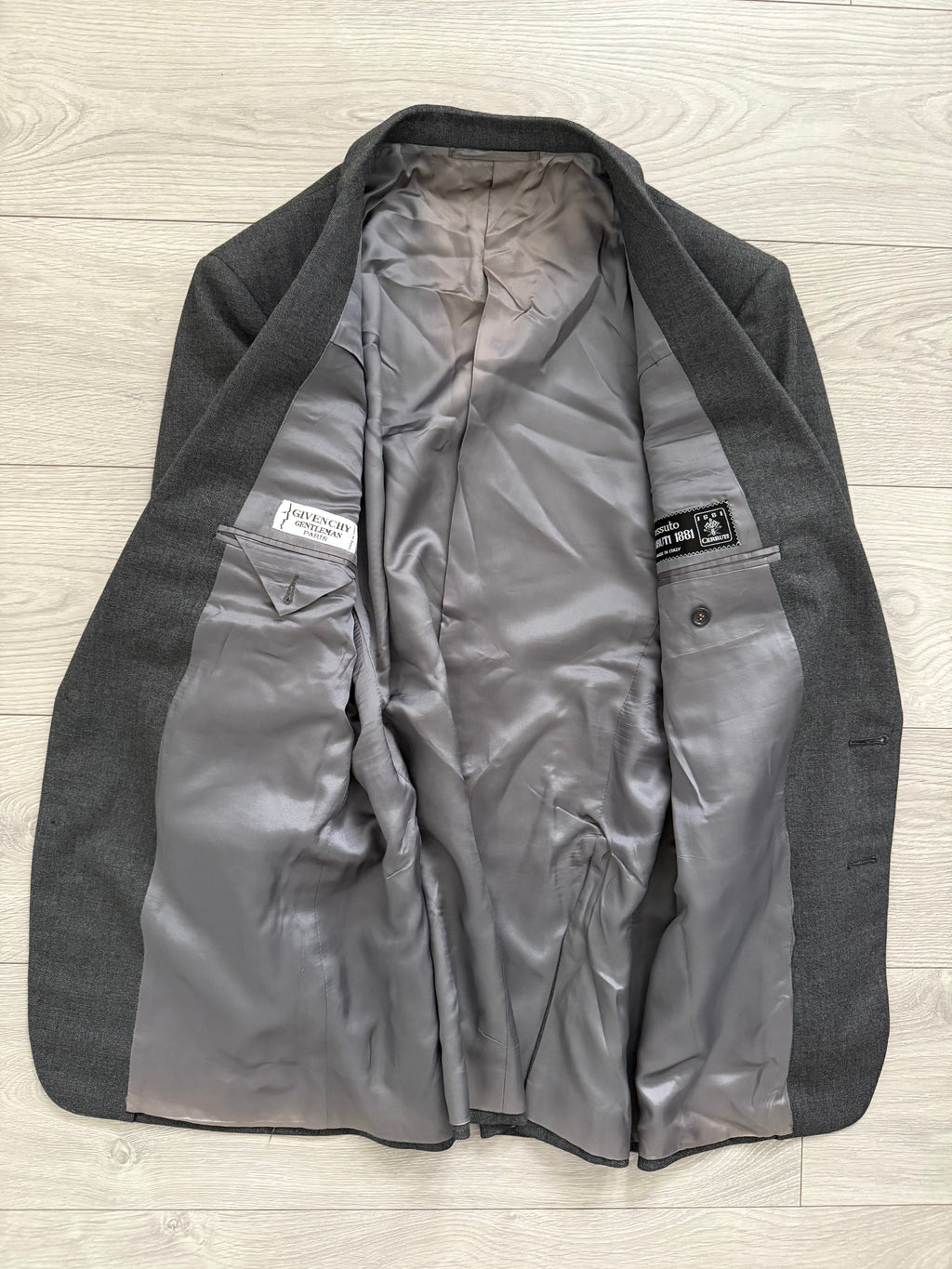 Givenchy 1980s 2B Pleated Wool Cerruti Fabric Grey Suit - Size S Jacket / 32" Waist