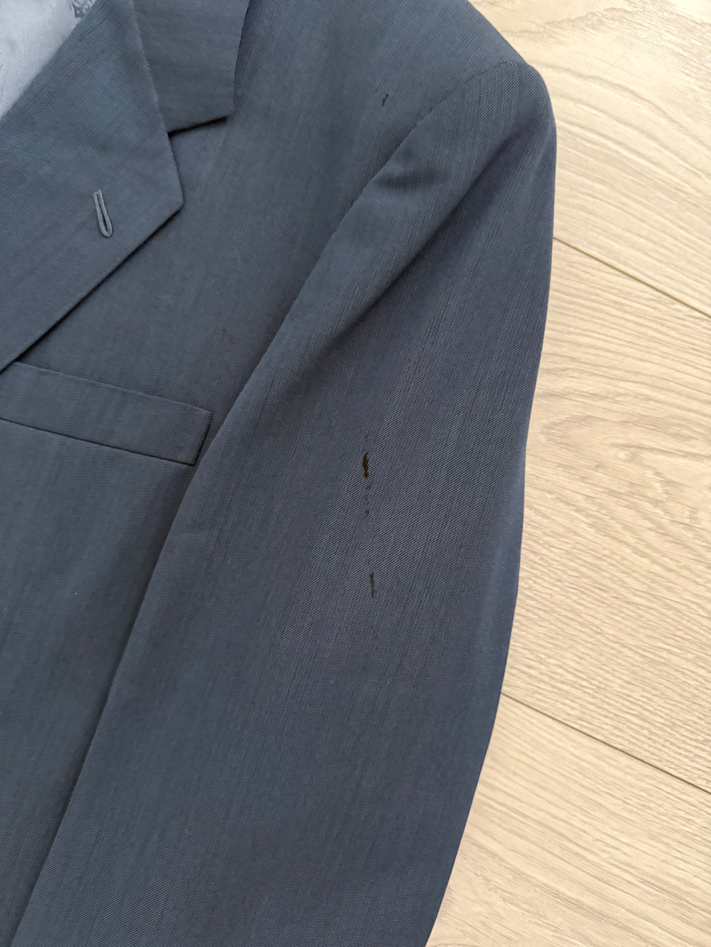 Givenchy 1980s 2B Pleated Wool Textured Blue Lightweight Suit - Size L Jacket / 34" Waist