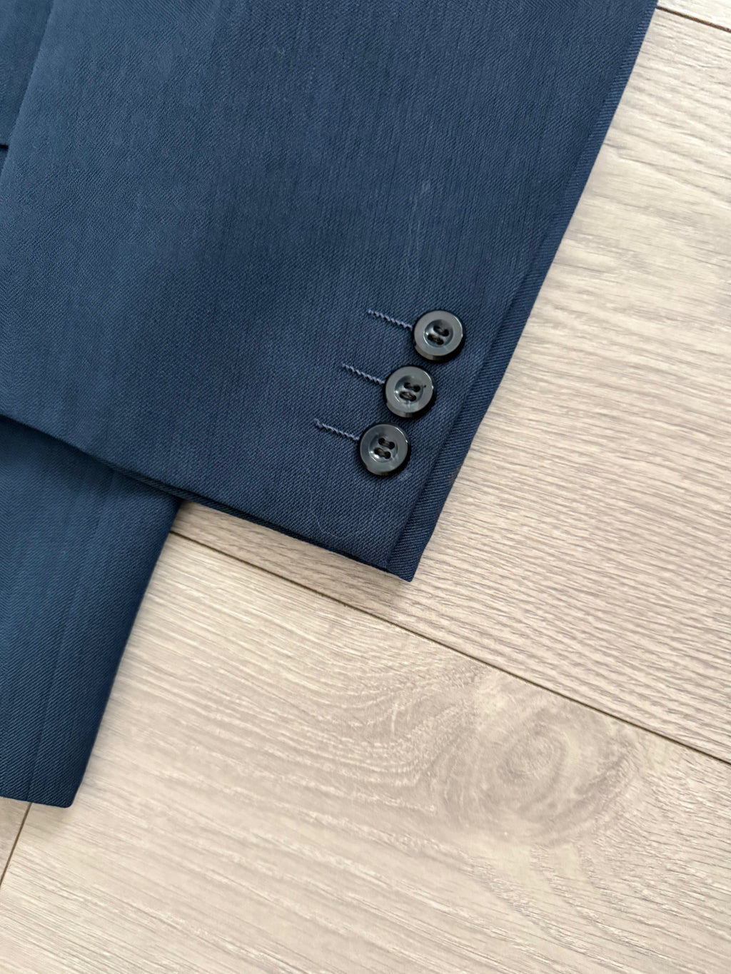 Givenchy 1980s 2B Pleated Wool Textured Blue Lightweight Suit - Size L Jacket / 34" Waist