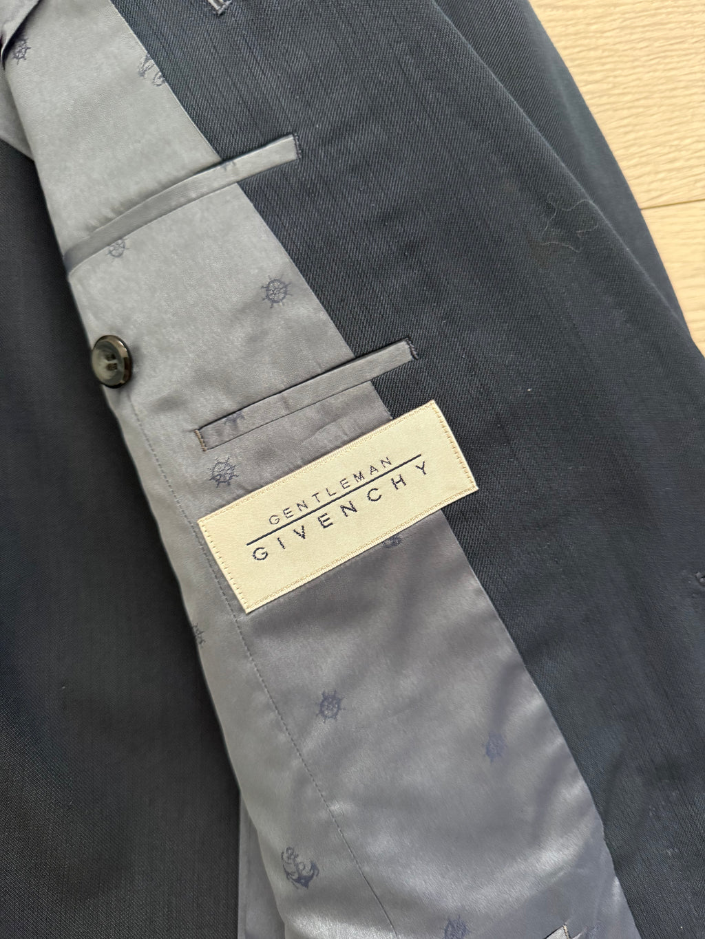 Givenchy 1980s 2B Pleated Wool Textured Blue Lightweight Suit - Size L Jacket / 34" Waist