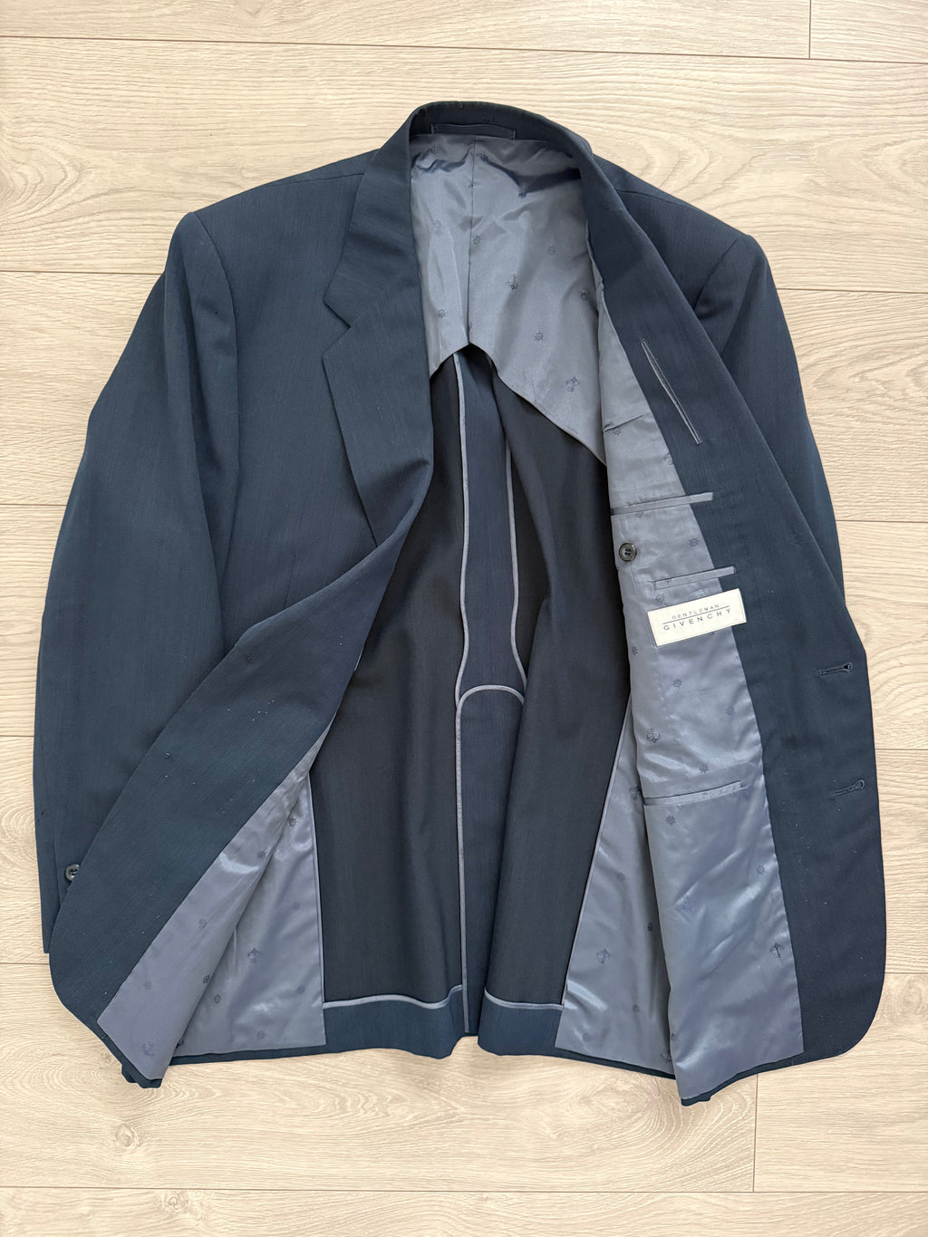 Givenchy 1980s 2B Pleated Wool Textured Blue Lightweight Suit - Size L Jacket / 34" Waist