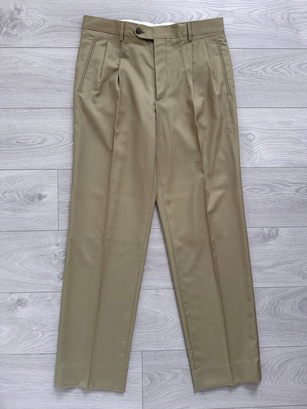 Valentino 1980s Peaked Lapel Double Breasted Pleated Wool Suit Taupe Green - Size XL Jacket / 36" Waist