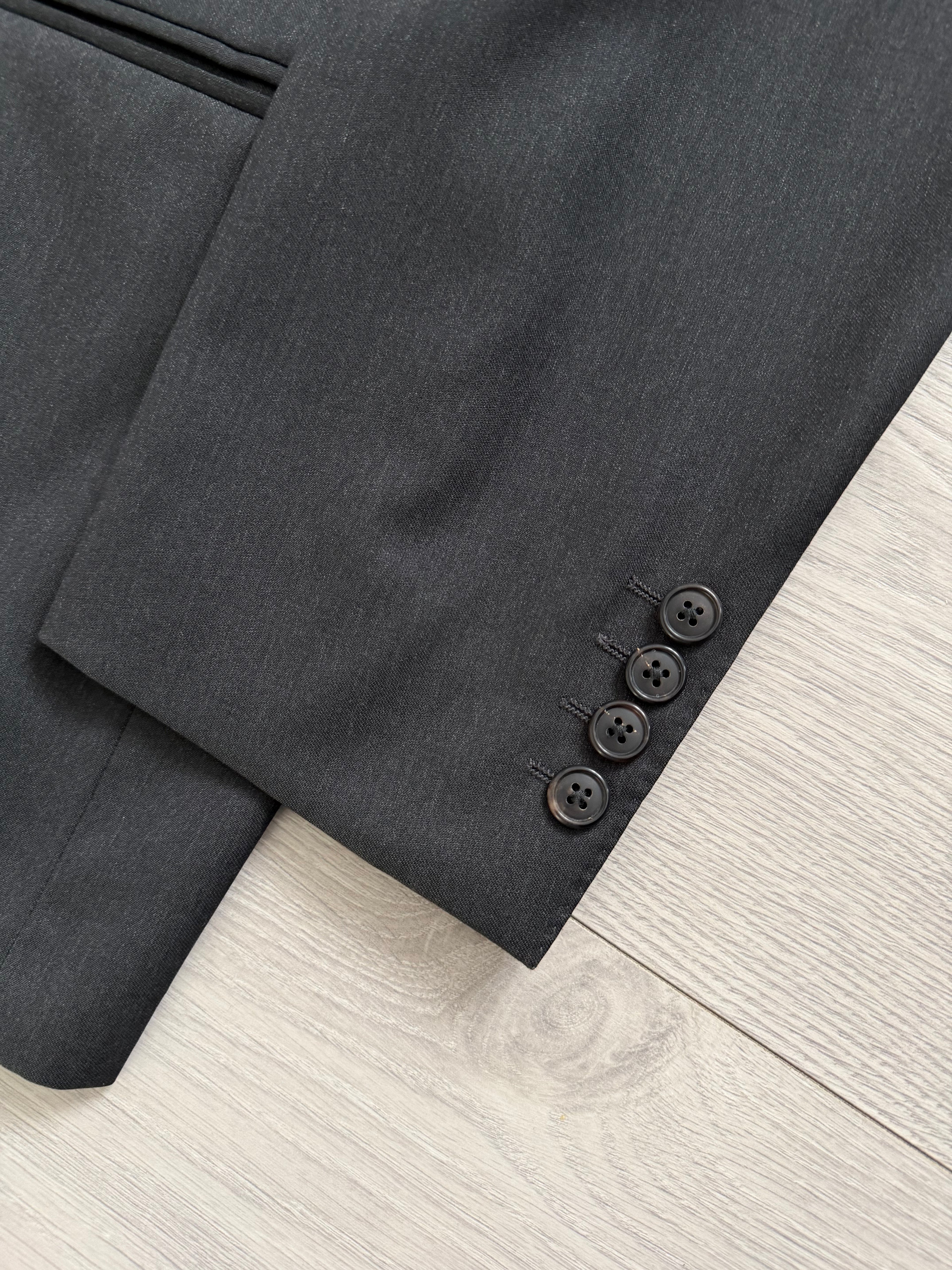 Gianfranco Ferre 1980s Peaked Lapel Double Breasted Pleated Wool Suit Grey - Size L Jacket / 34" Waist