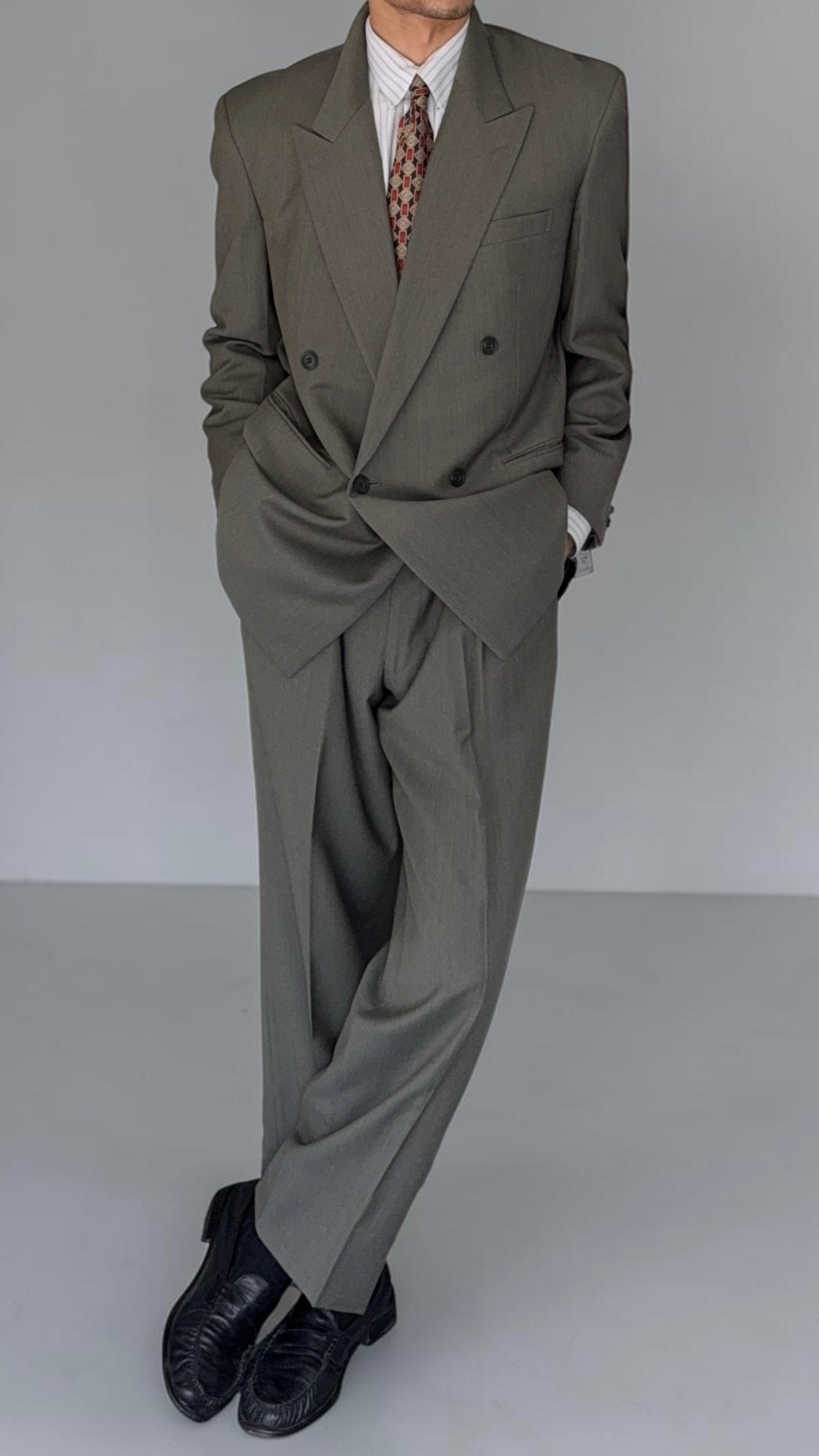 Christian Dior 1980s Peaked Lapel Double Breasted Pleated Wool Suit Taupe Olive - Size XL Jacket / 34" Waist