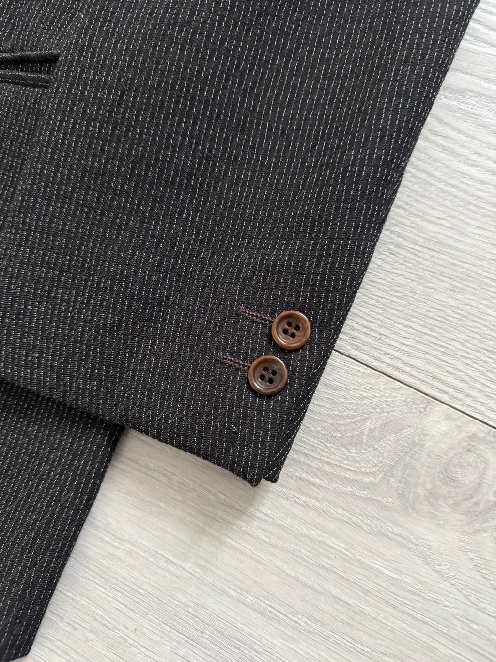 Verri Uomo Armani 1990s Peaked Lapel Double Breasted 6B Wool Textured Brown Suit - Size S Jacket / 32" Waist