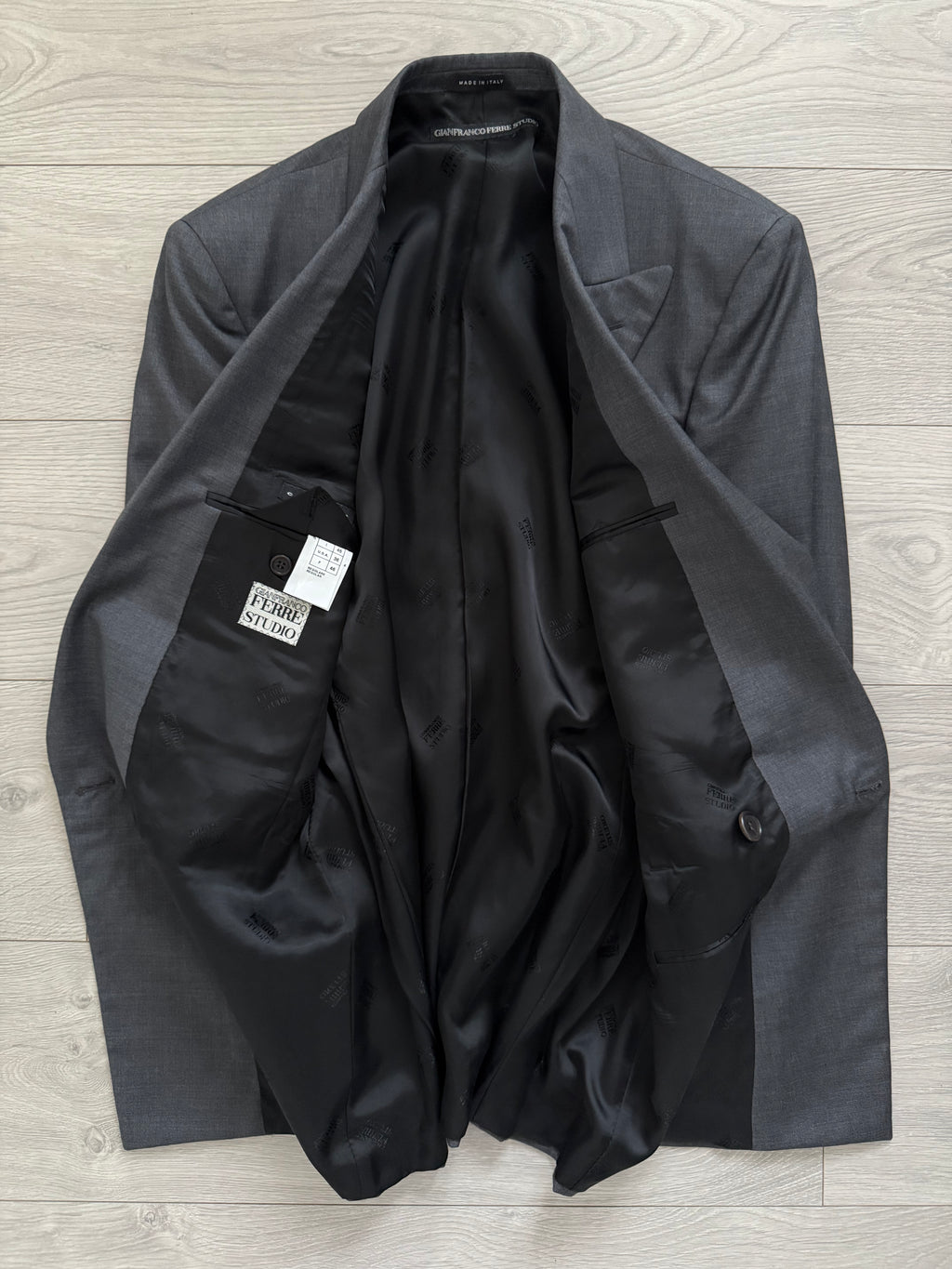 Gianfranco Ferre 1980s Peaked Lapel Double Breasted Pleated Wool Suit - Size S Jacket / 31" Waist