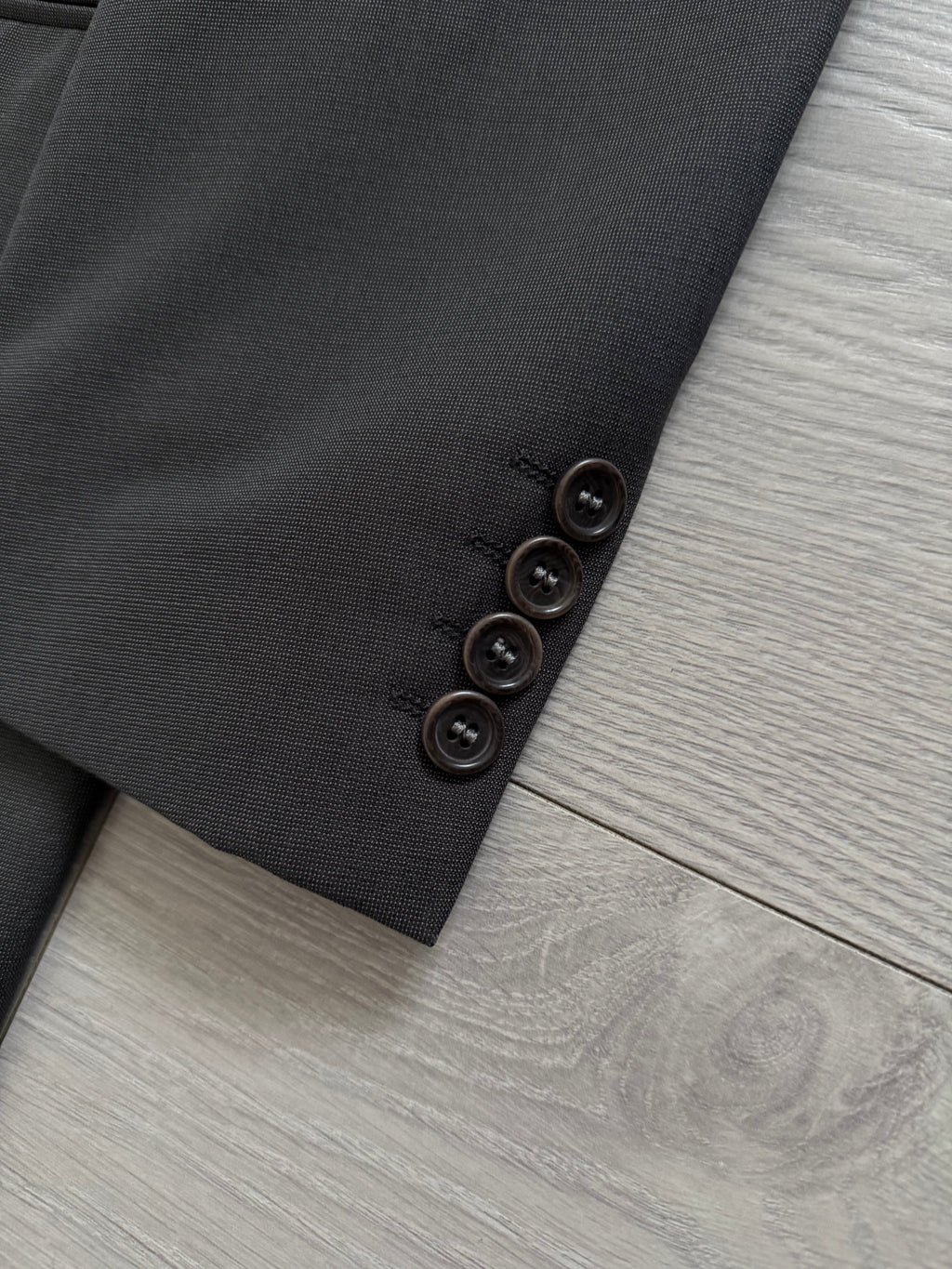 Hugo Boss 1990s 4B Pleated Wool Suit Grey - Size L Jacket / 33" Waist