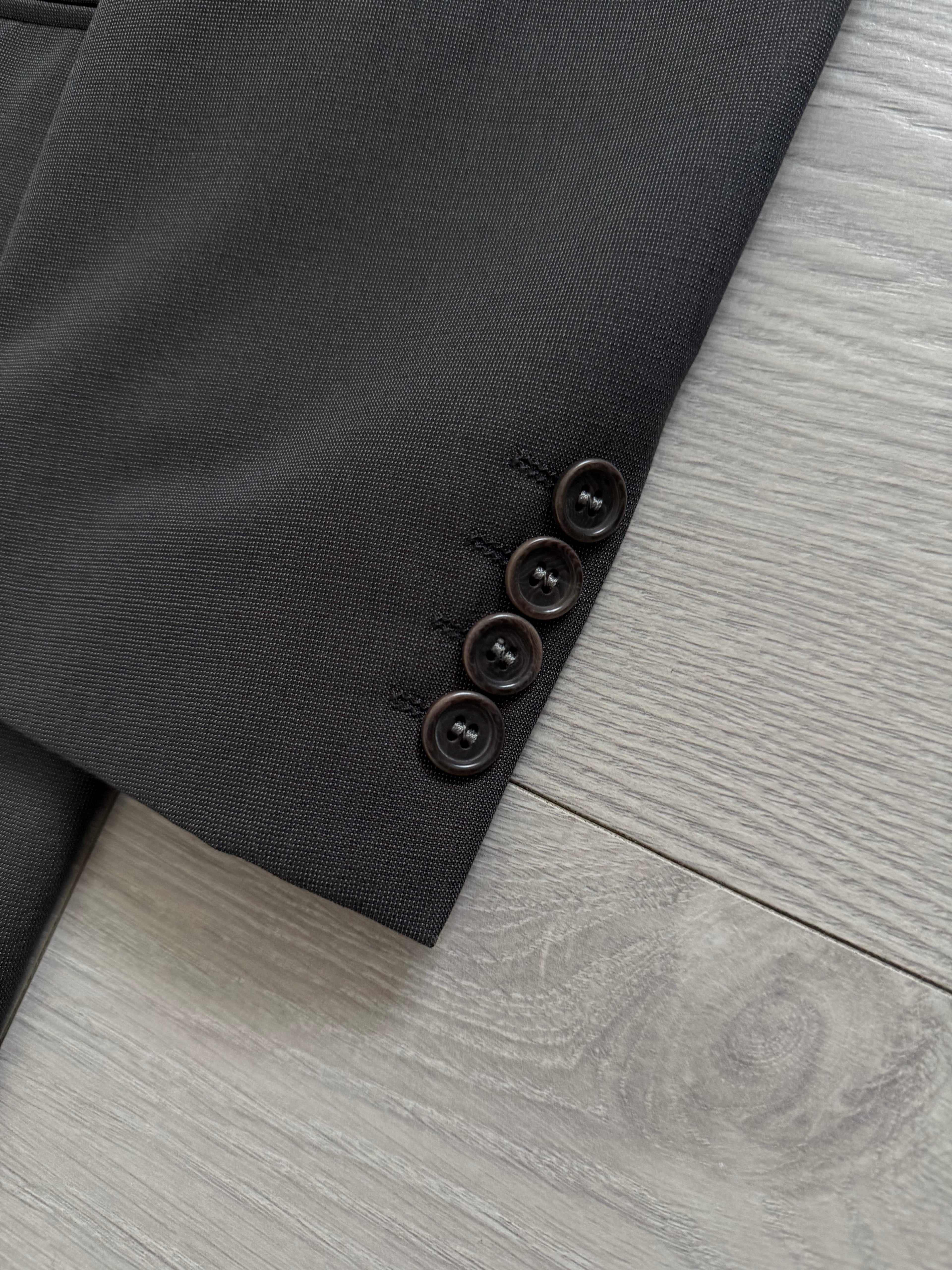 Hugo Boss 1990s 4B Pleated Wool Suit Grey - Size L Jacket / 33" Waist
