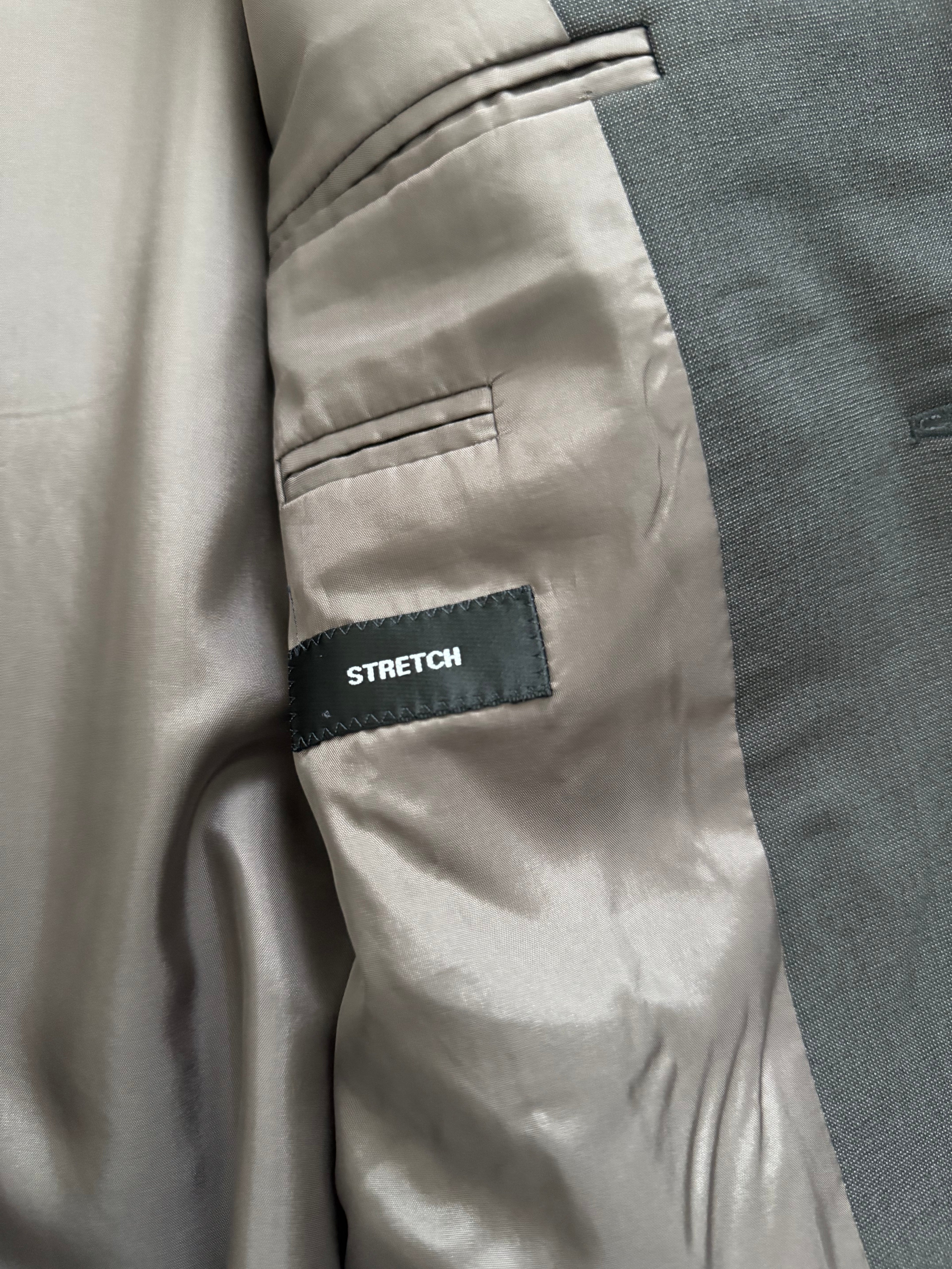 Hugo Boss 1990s 4B Pleated Wool Suit Grey - Size L Jacket / 33" Waist