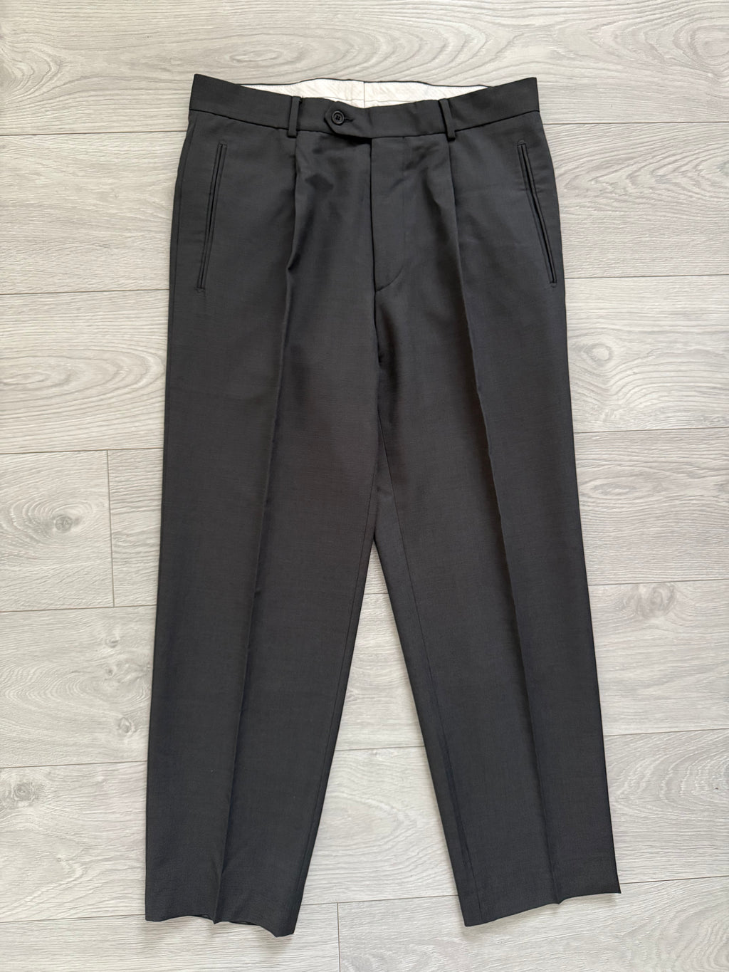 Hugo Boss 1990s 4B Pleated Wool Suit Grey - Size L Jacket / 33" Waist