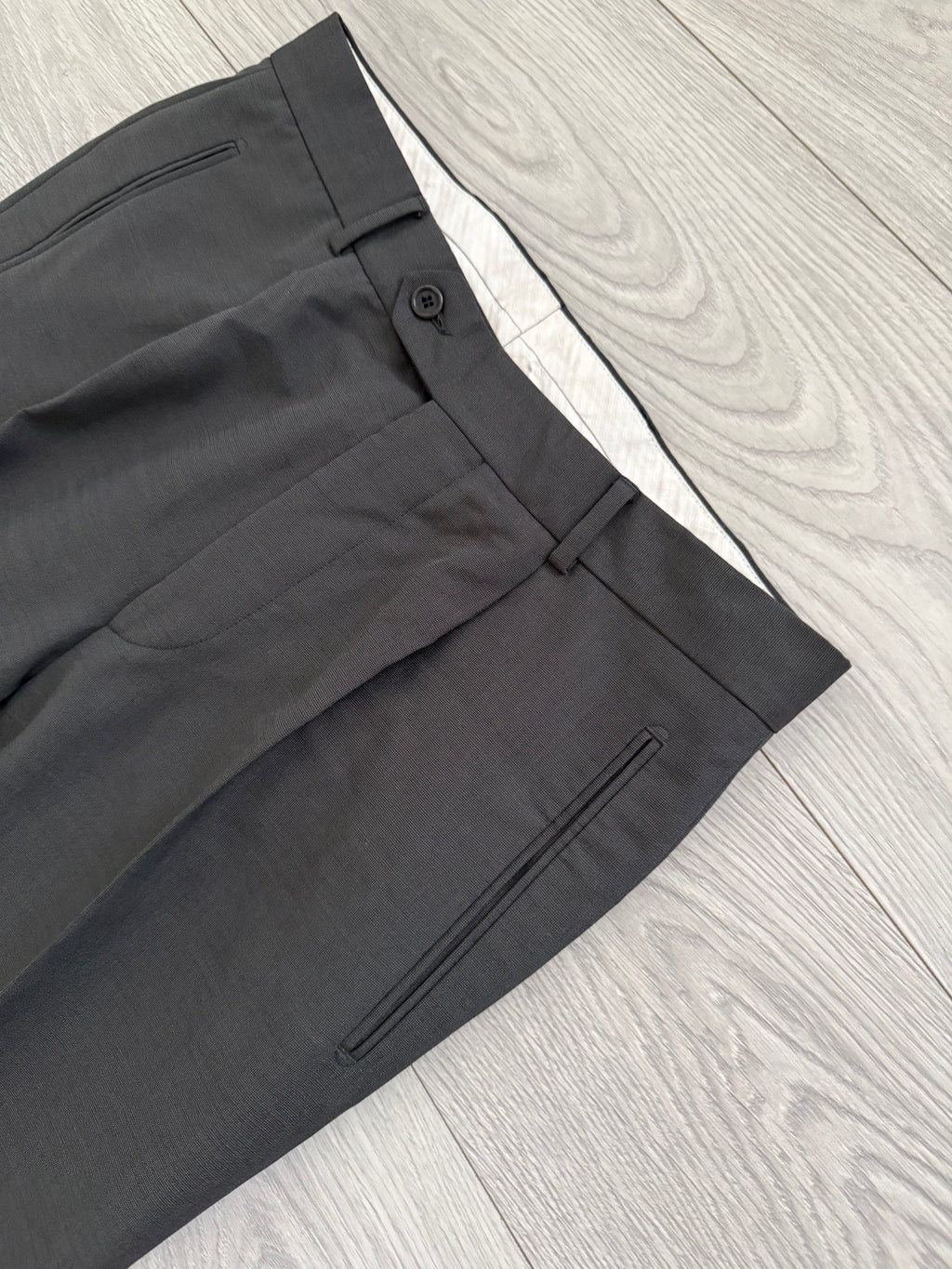 Hugo Boss 1990s 4B Pleated Wool Suit Grey - Size L Jacket / 33" Waist