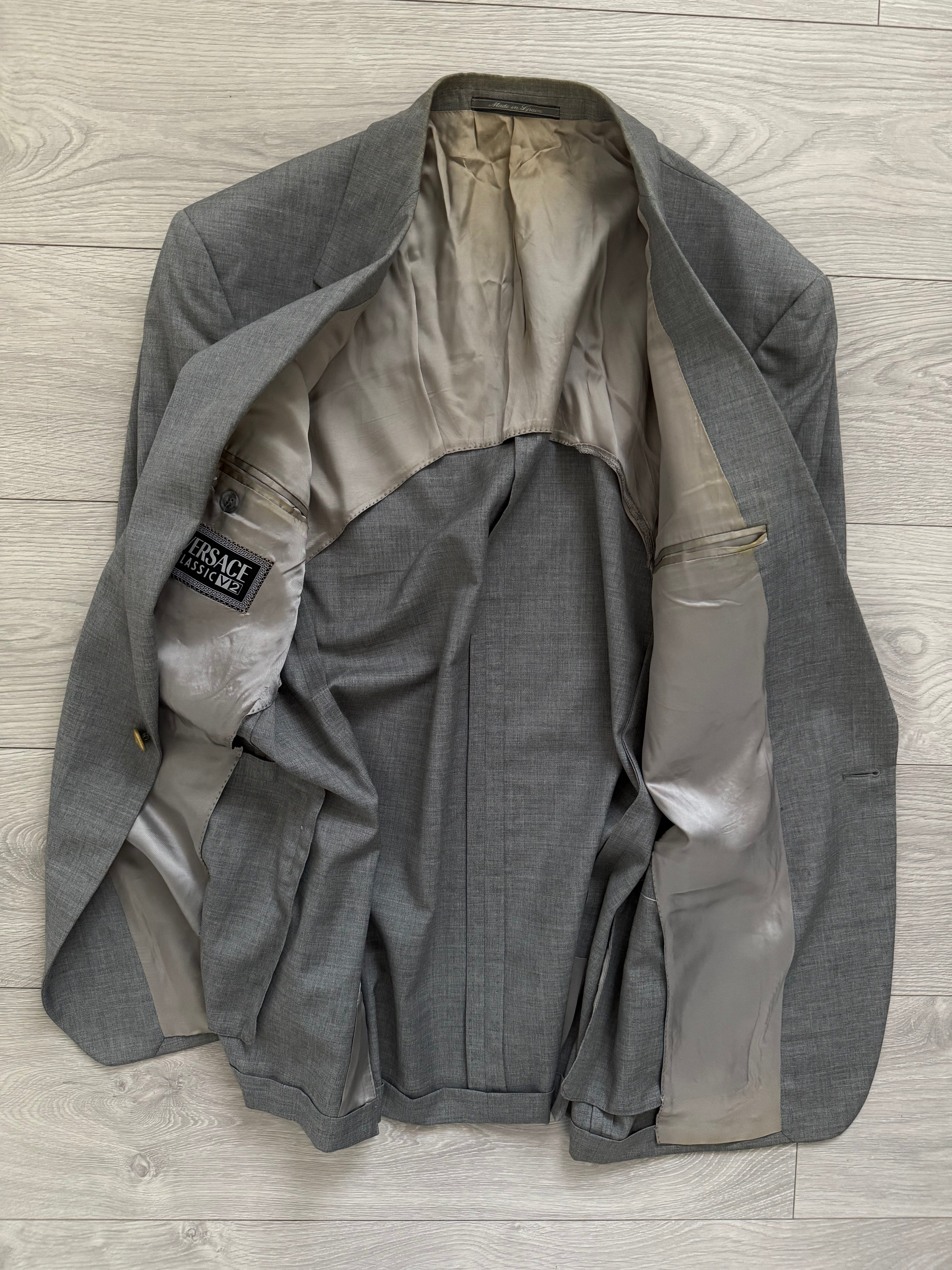 Versace 1980s 1B Pleated Wool Metal Button Grey Suit - Size XL Jacket / 36" Waist