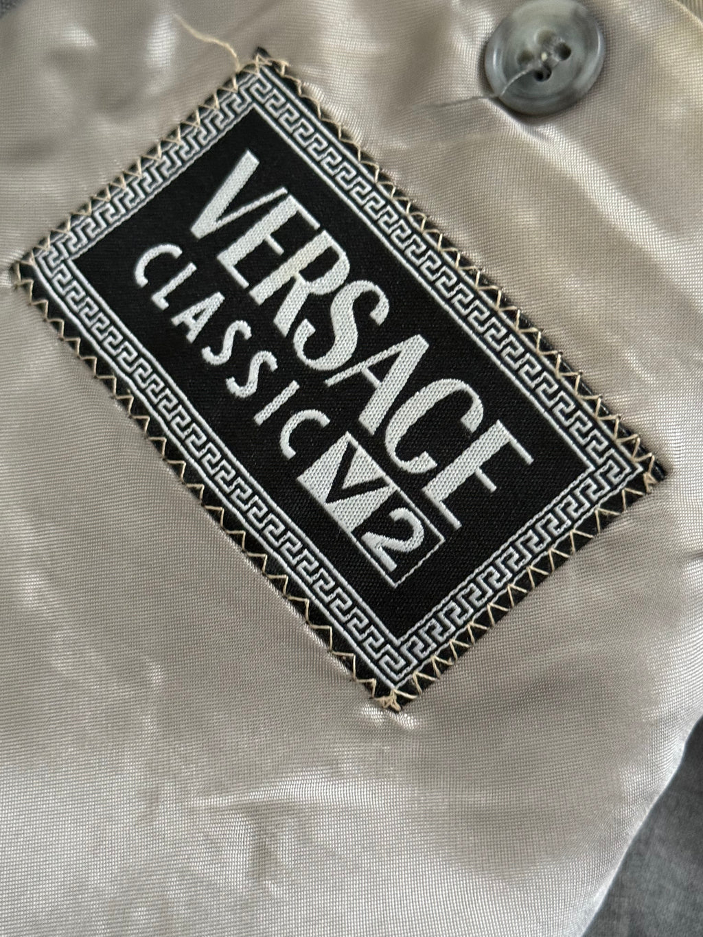 Versace 1980s 1B Pleated Wool Metal Button Grey Suit - Size XL Jacket / 36" Waist