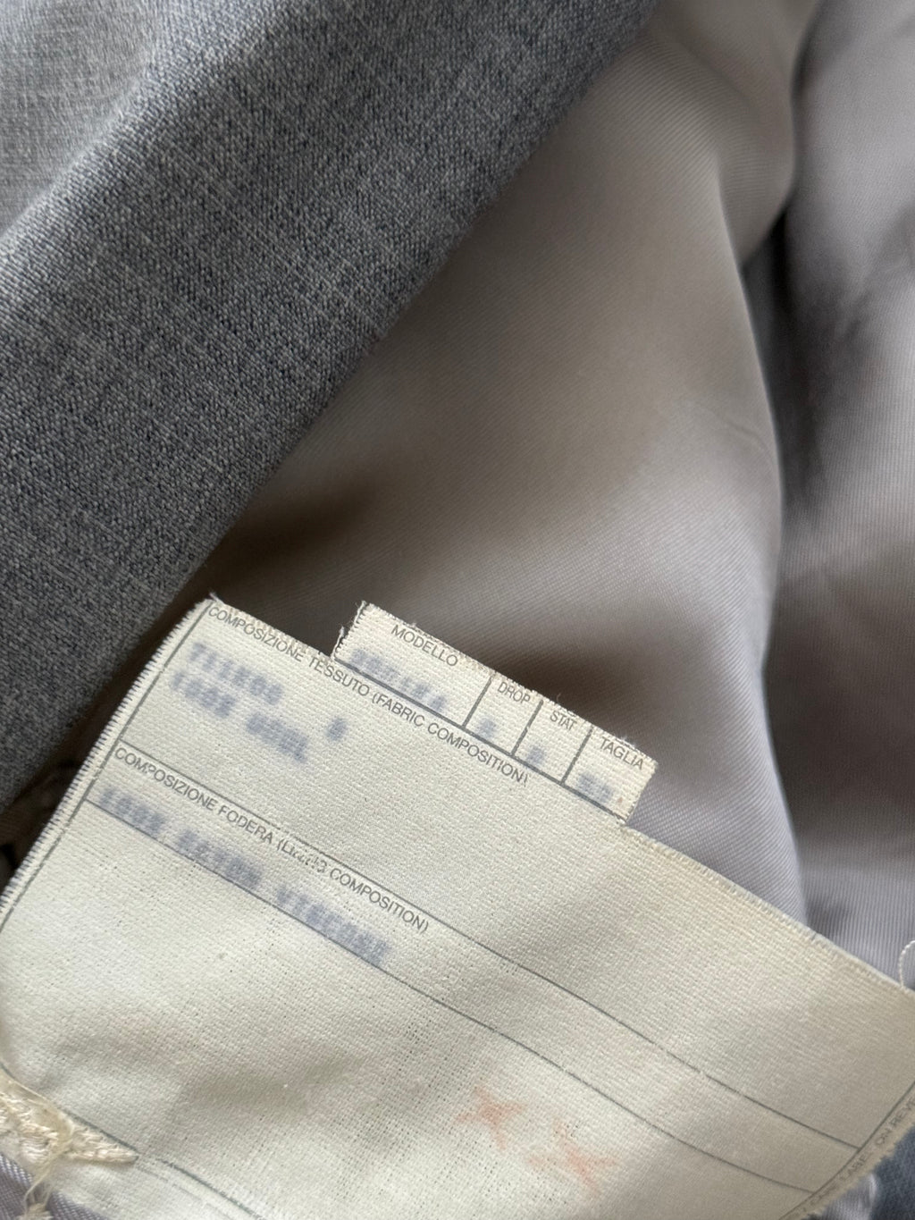 Versace 1980s 1B Pleated Wool Metal Button Grey Suit - Size XL Jacket / 36" Waist