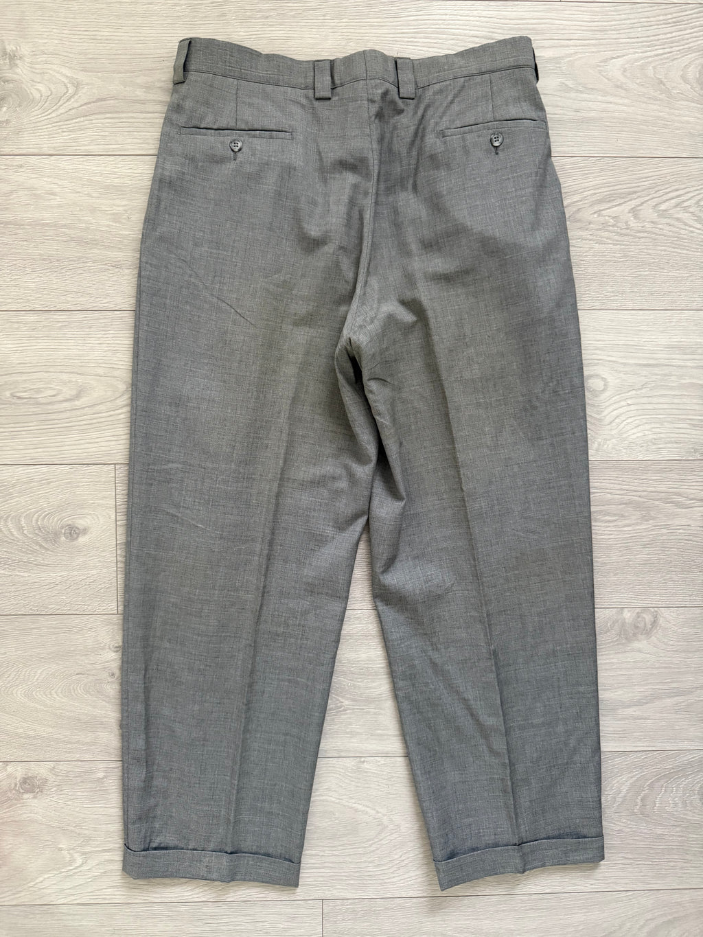 Versace 1980s 1B Pleated Wool Metal Button Grey Suit - Size XL Jacket / 36" Waist