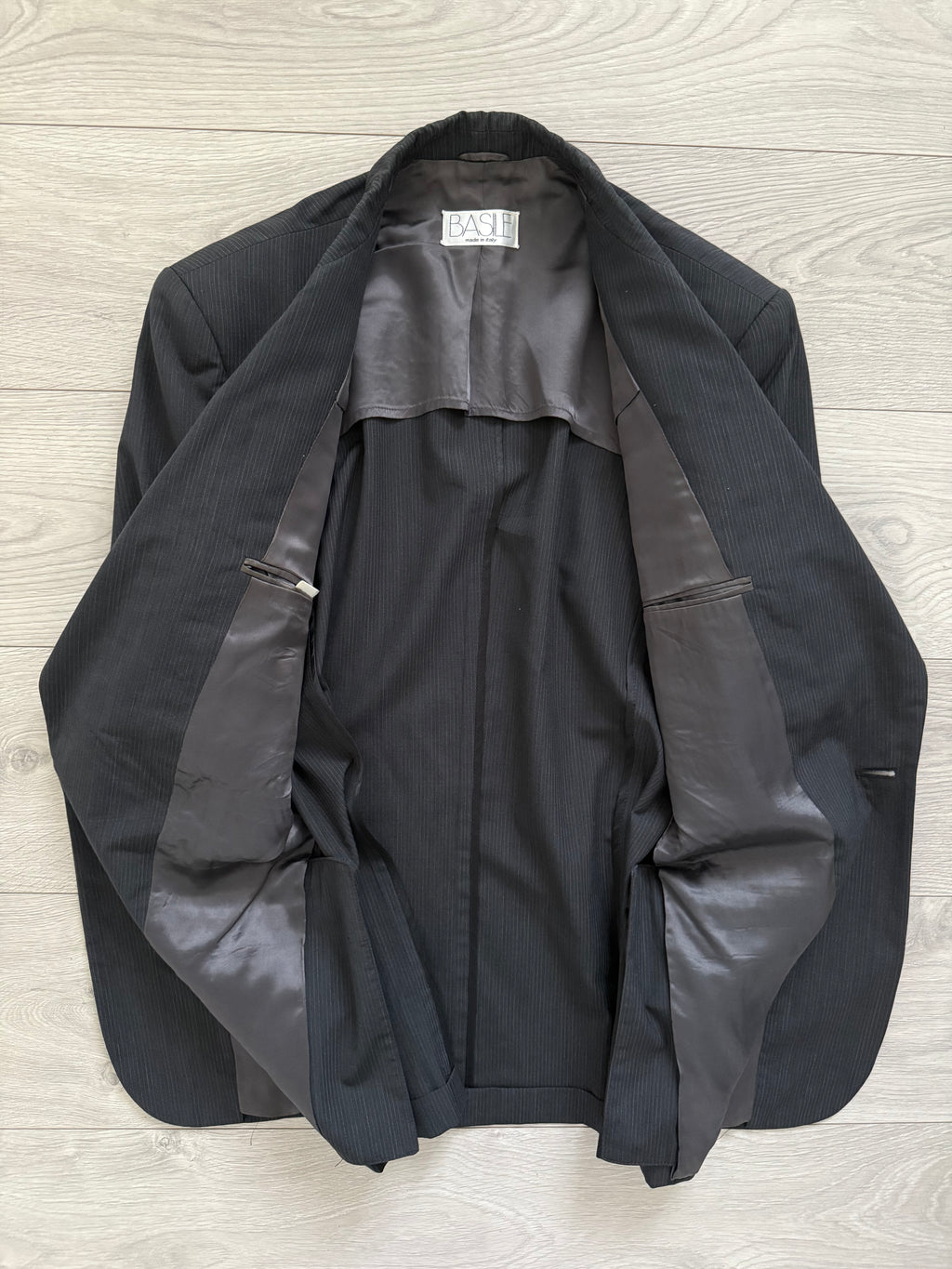 Basile 1980s 1B Asymmetrical Pleated Wool Grey Suit - Size S Jacket / 30" Waist