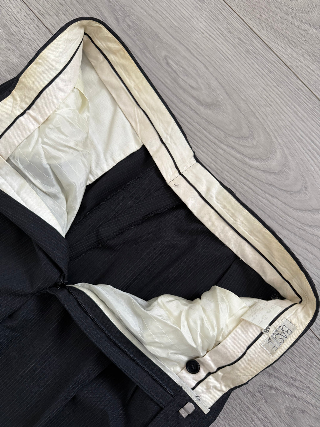 Basile 1980s 1B Asymmetrical Pleated Wool Grey Suit - Size S Jacket / 30" Waist