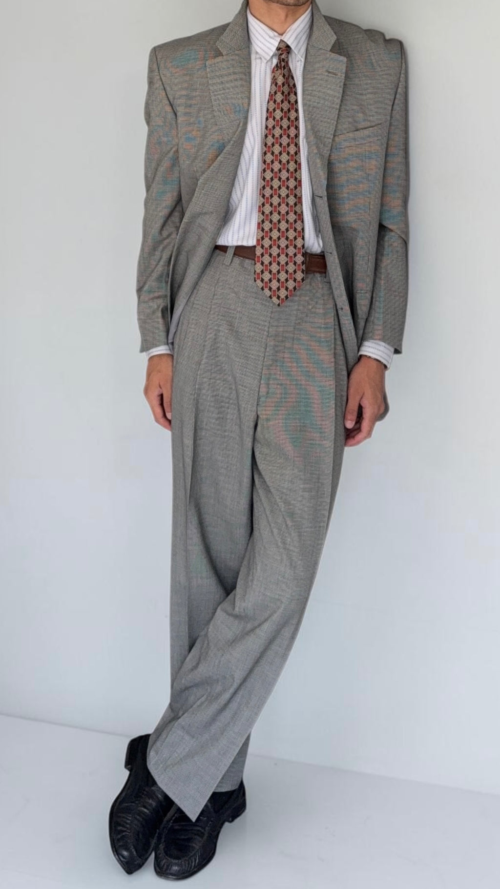 Givenchy 1980s 3B Pleated Wool Textured Grey Suit - Size XL Jacket / 35" Waist