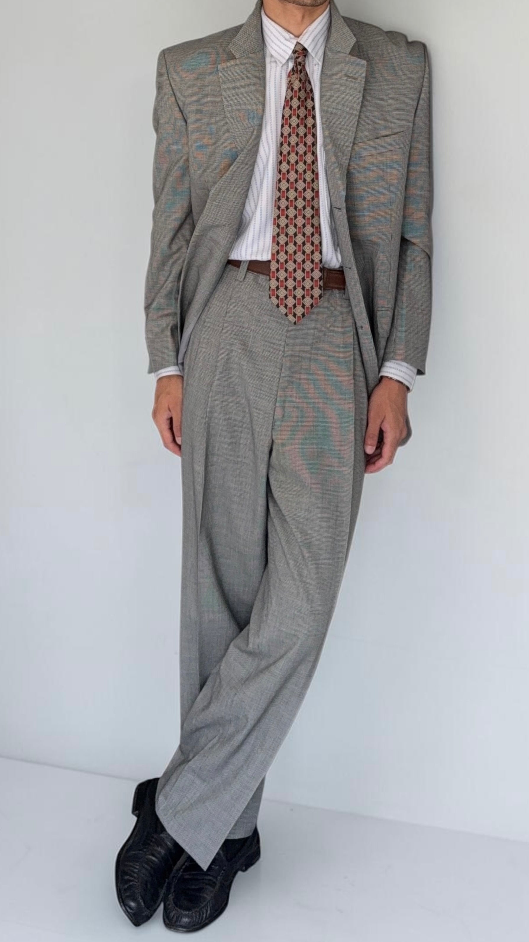 Givenchy 1980s 3B Pleated Wool Textured Grey Suit - Size XL Jacket / 35" Waist
