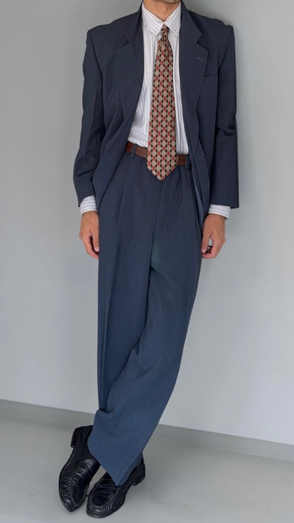Givenchy 1980s 2B Pleated Wool Textured Blue Lightweight Suit - Size L Jacket / 35" Waist
