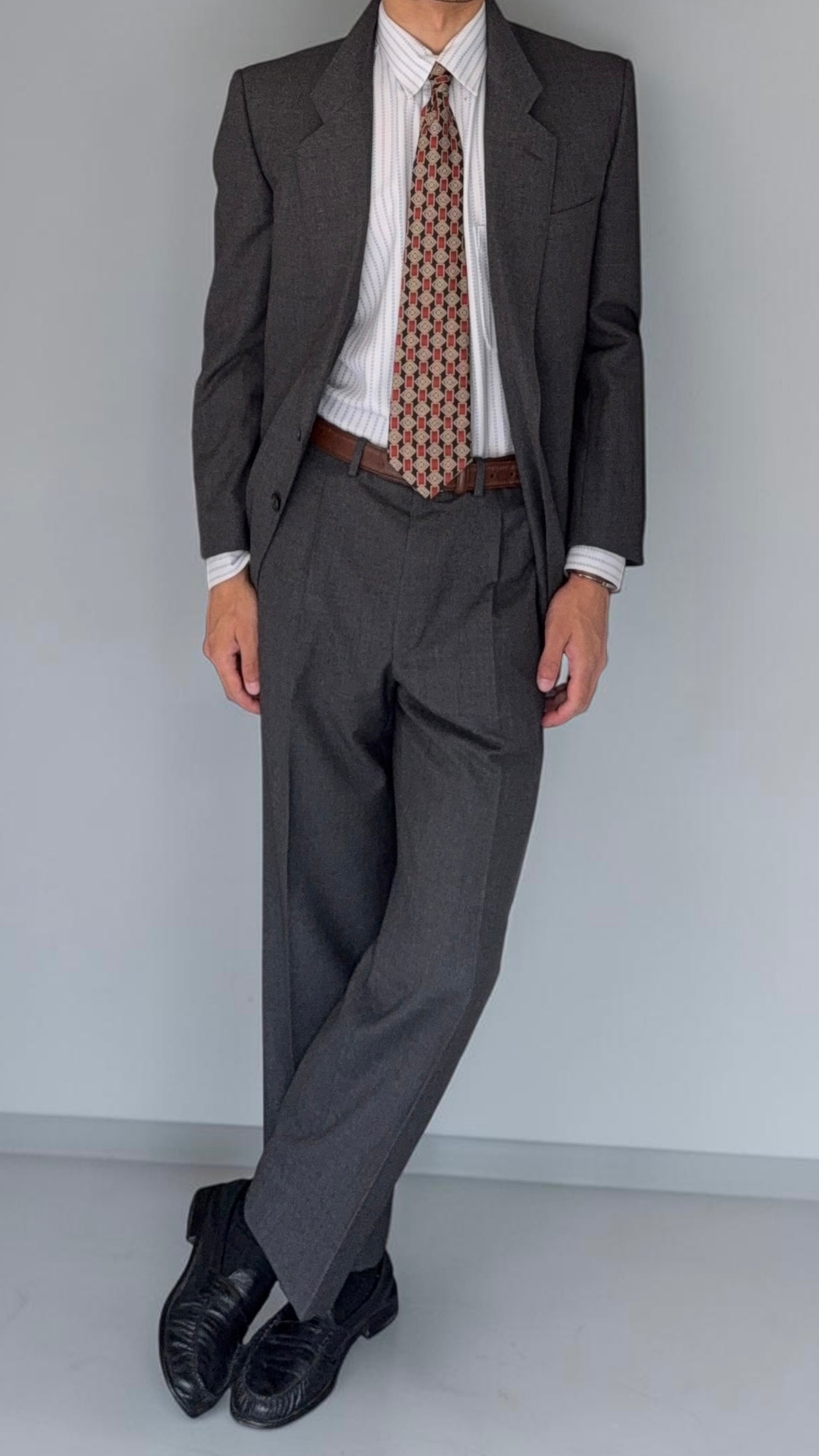 Givenchy 1980s 2B Pleated Wool Cerruti Fabric Grey Suit - Size S Jacket / 32" Waist