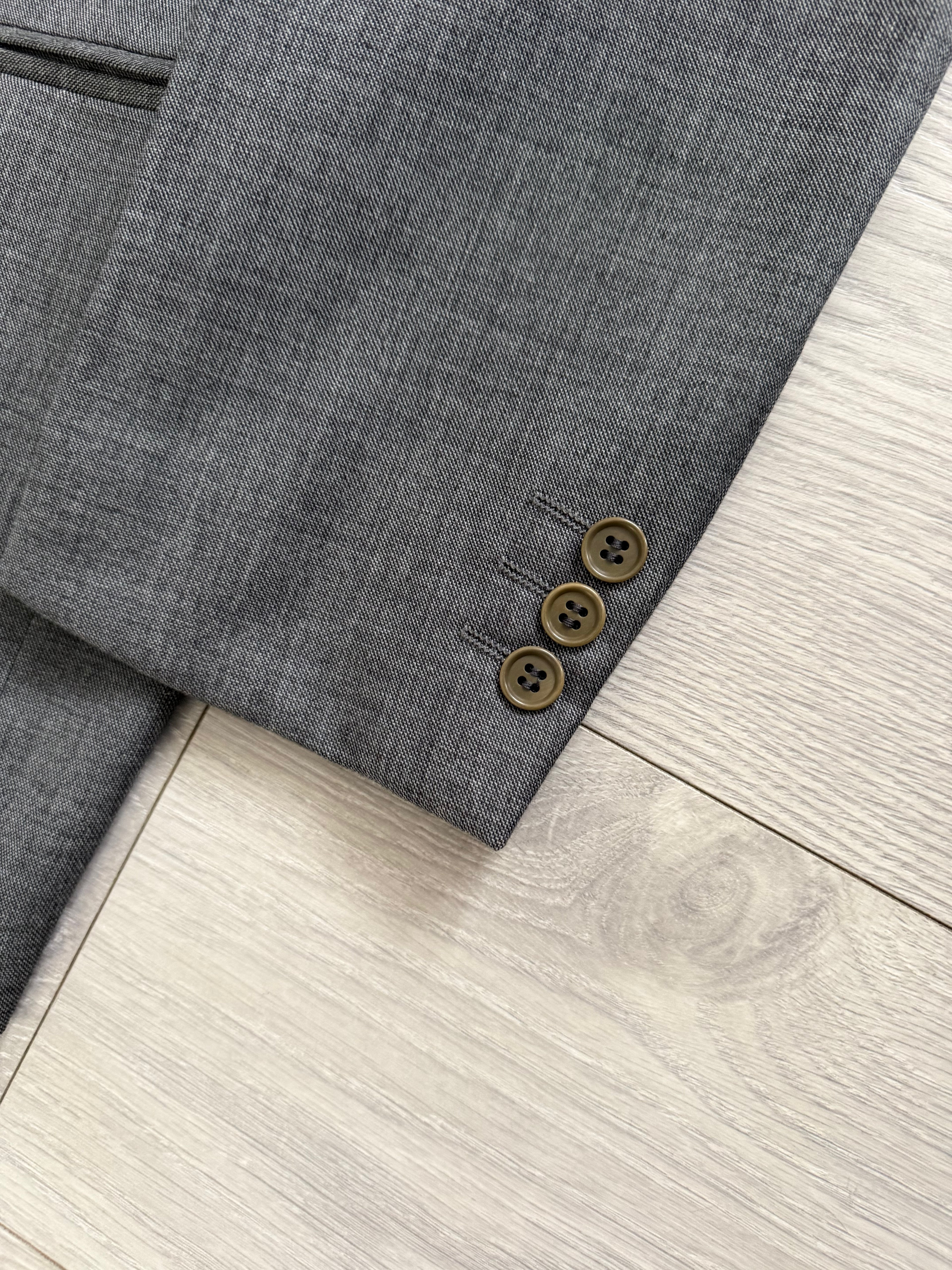 Emporio Armani 1990s Peaked Lapel Double Breasted Double-Pleated Wool Suit Grey - Size M Jacket / 32" Waist