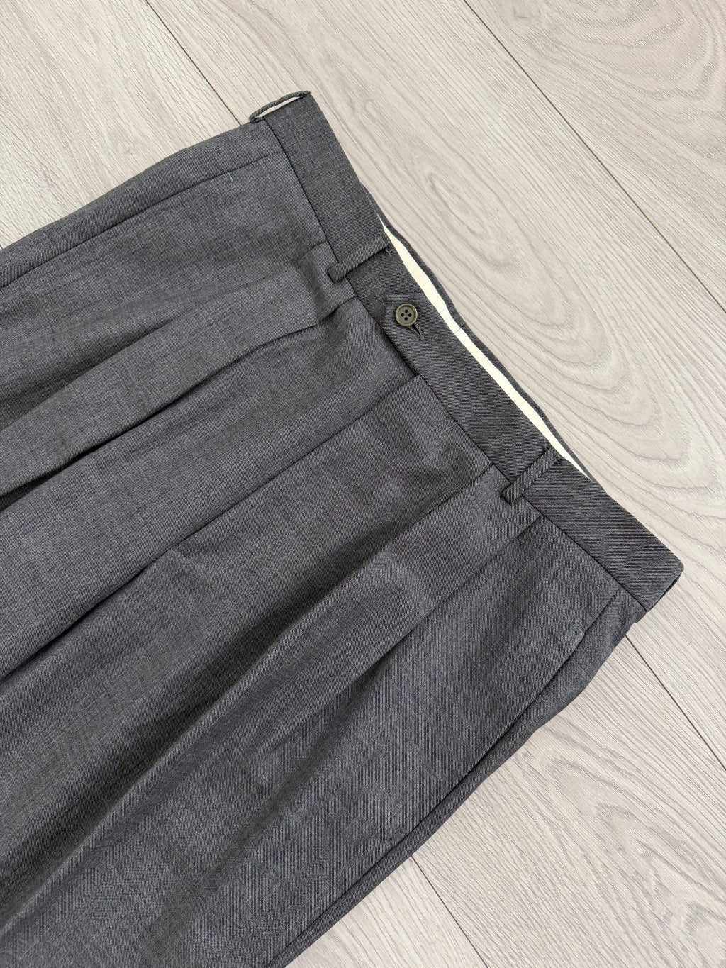 Emporio Armani 1990s Peaked Lapel Double Breasted Double-Pleated Wool Suit Grey - Size M Jacket / 32" Waist