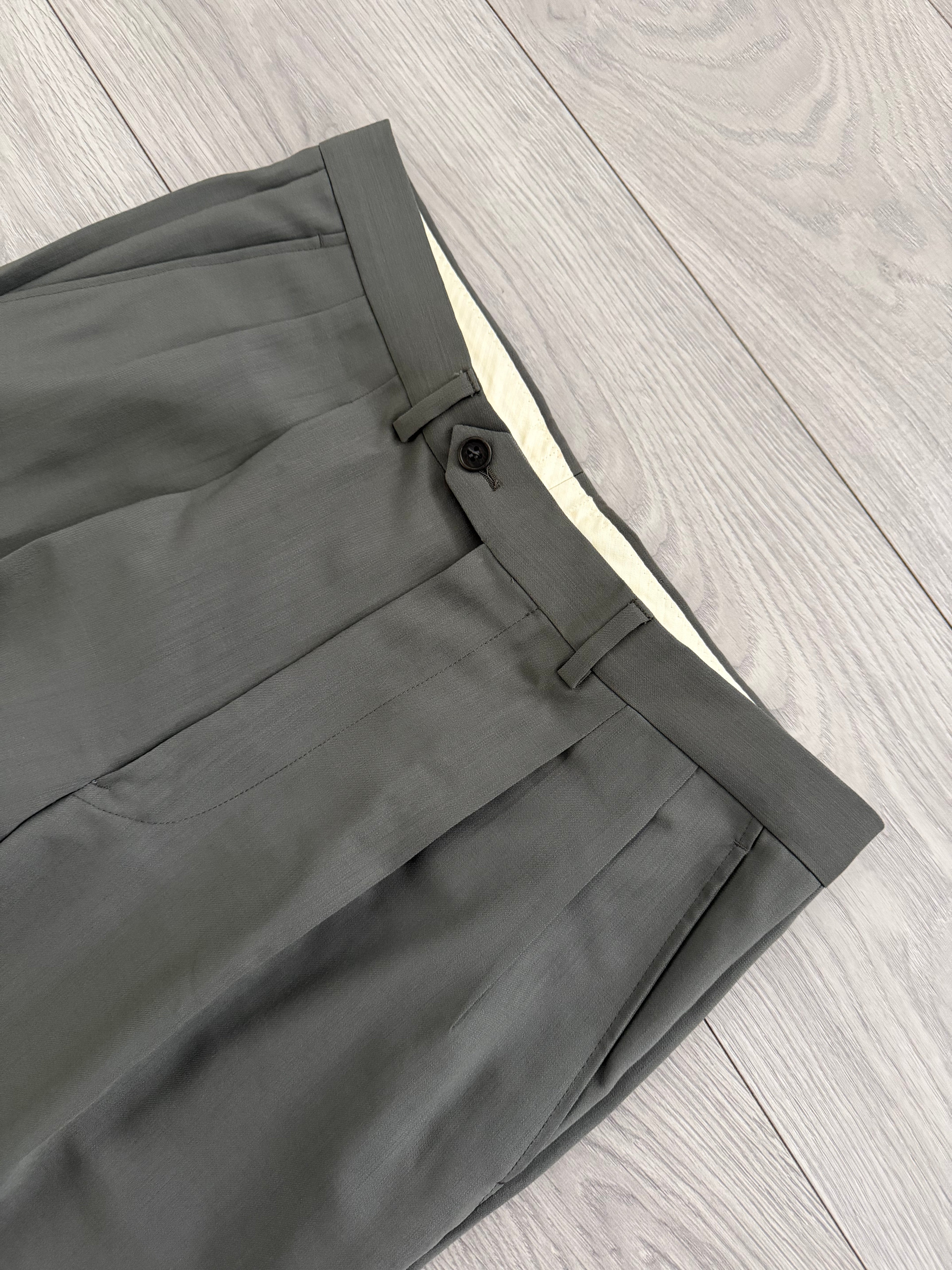 Giorgio Armani 1980s Peaked Lapel Double Breasted Double-Pleated Wool Suit Taupe Green - Size M Jacket / 32" Waist